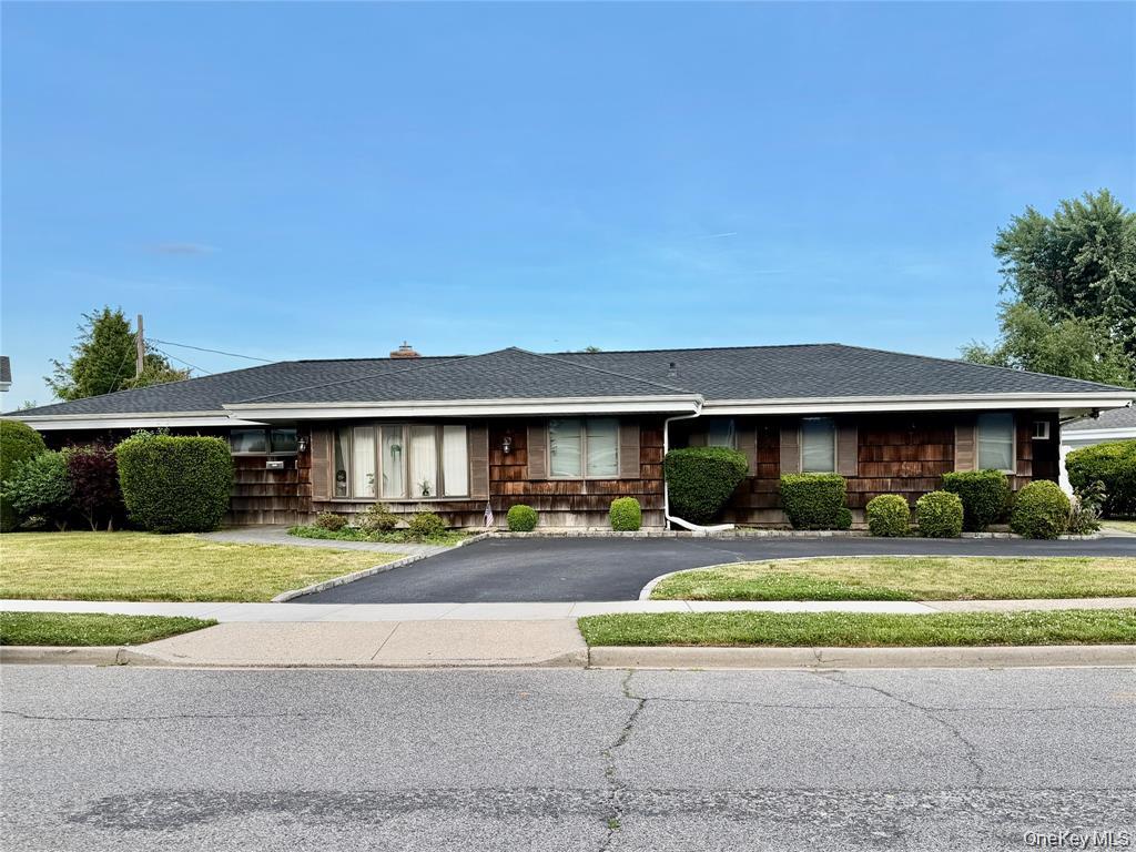 89 Bruce Avenue – For Sale