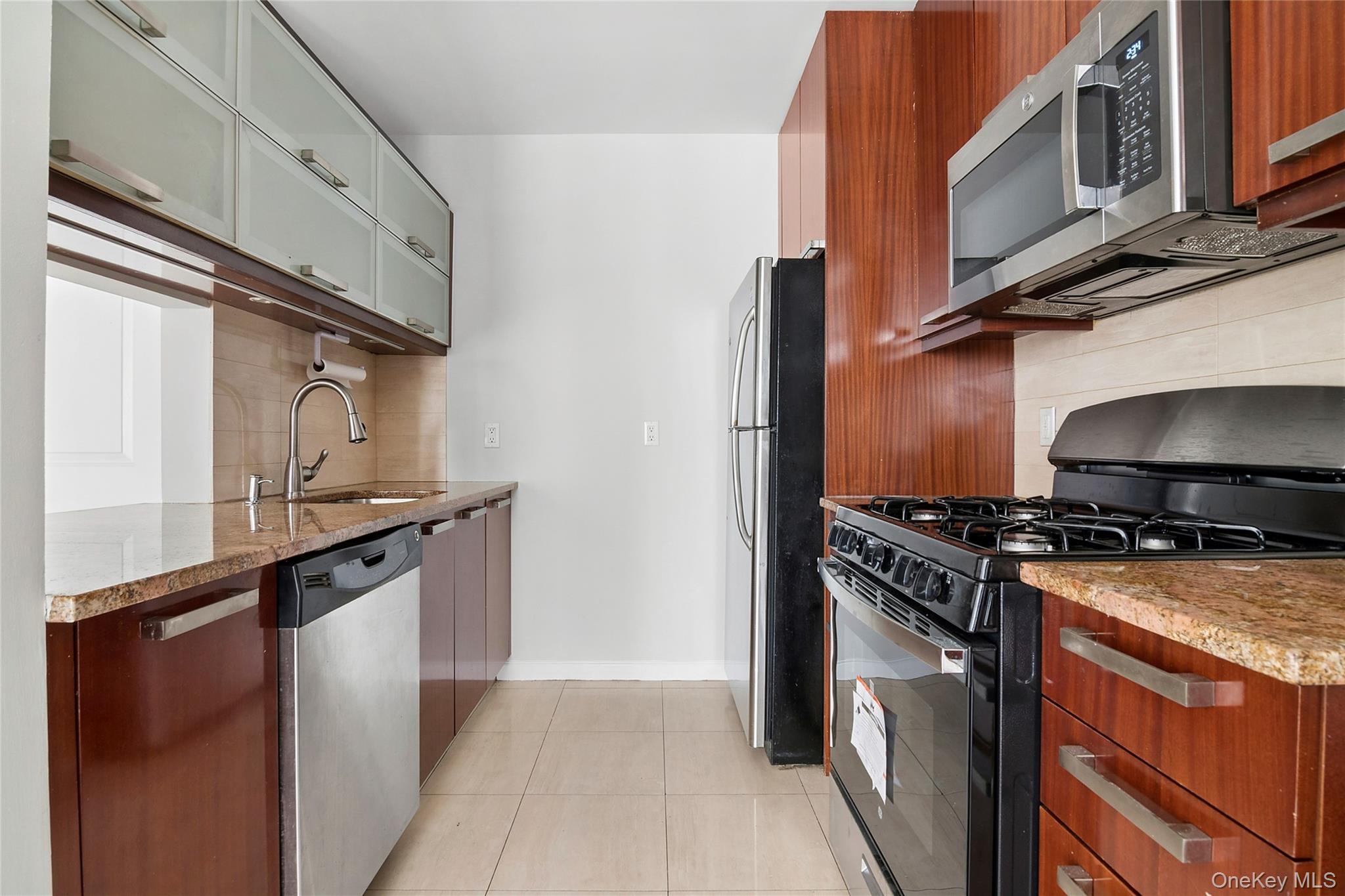 33-30 61st Street, Unit 105 photo 3