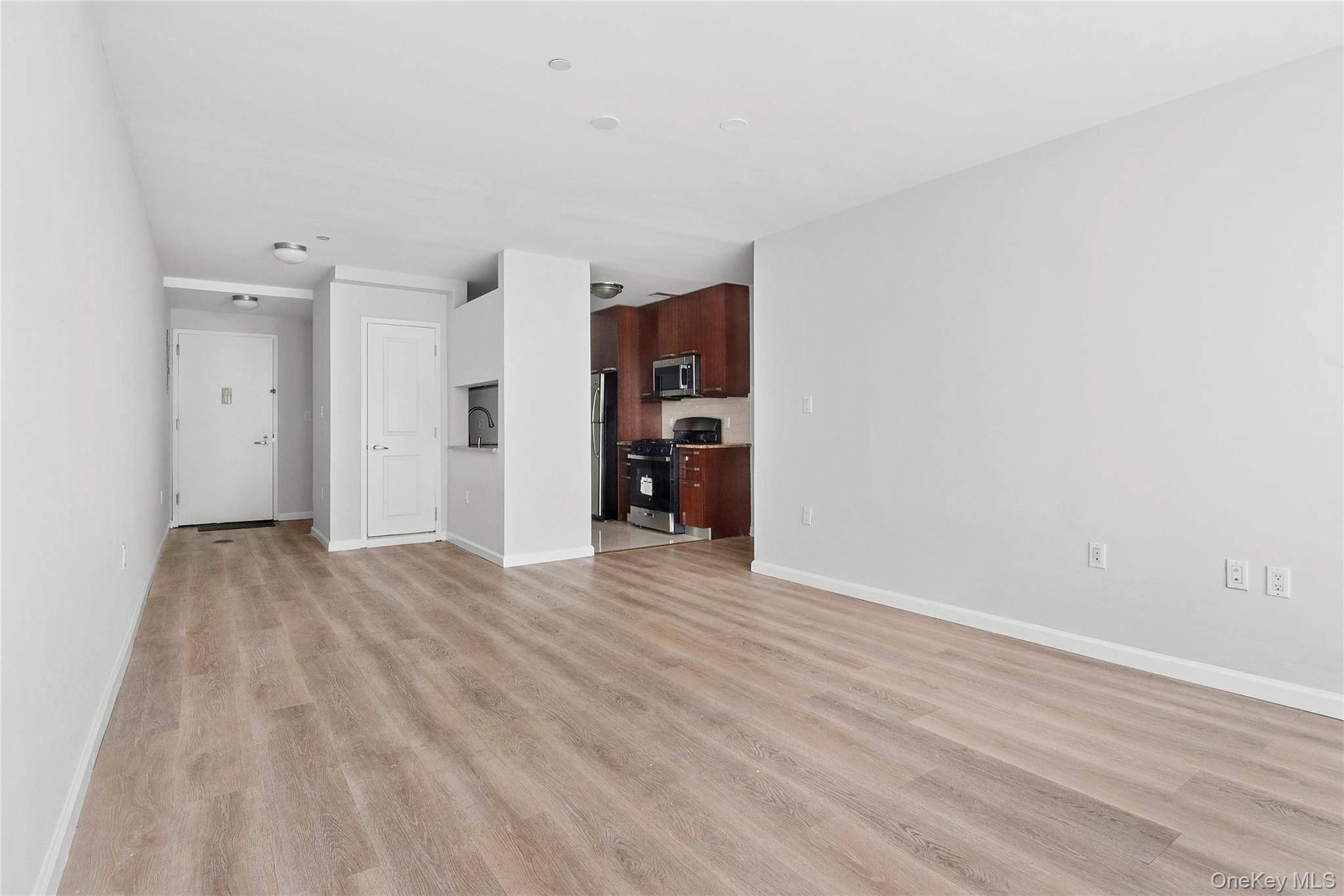 33-30 61st Street, Unit 105 photo 2