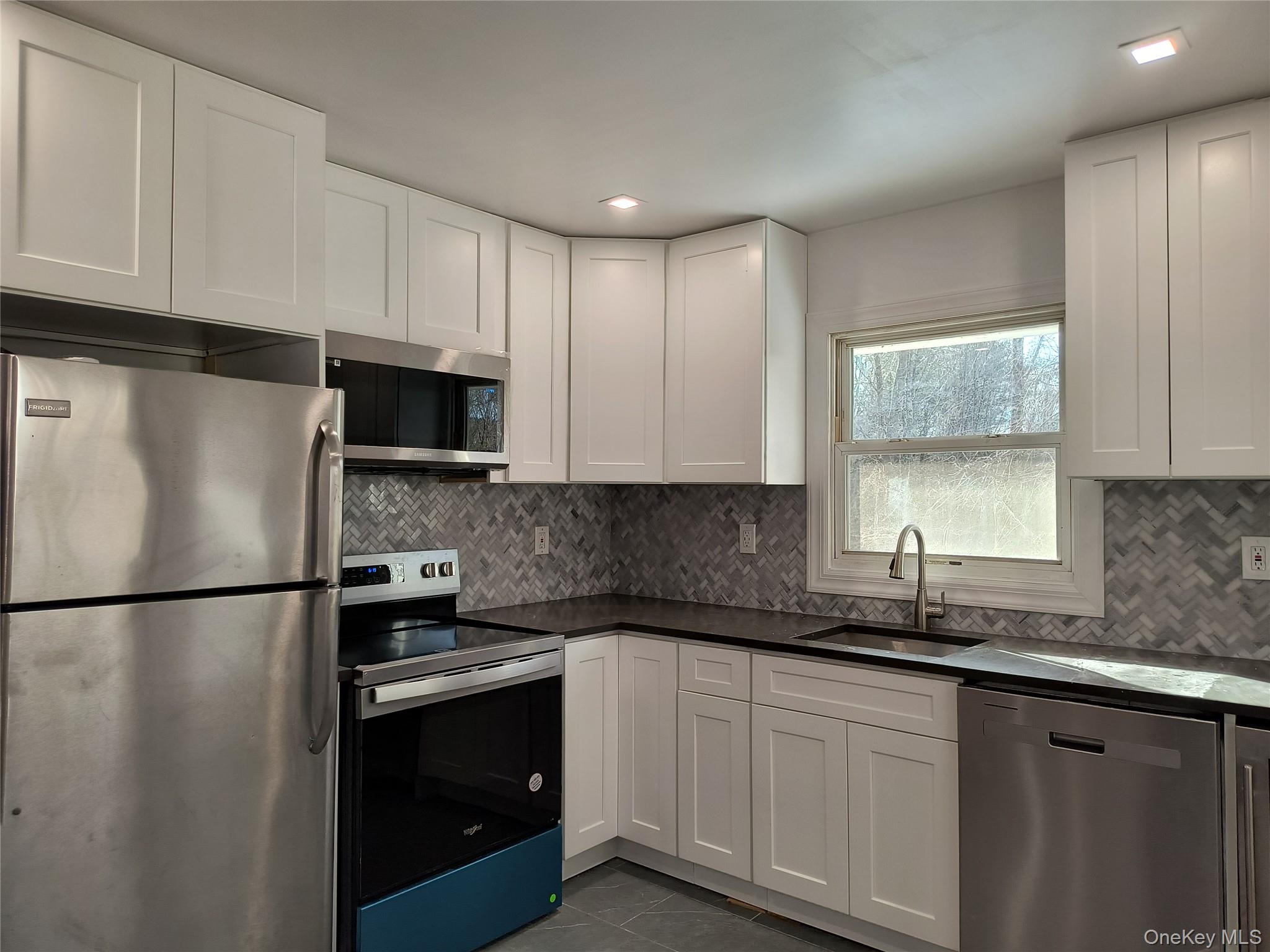 28 Pine Tree Lane – For Rent photo 3