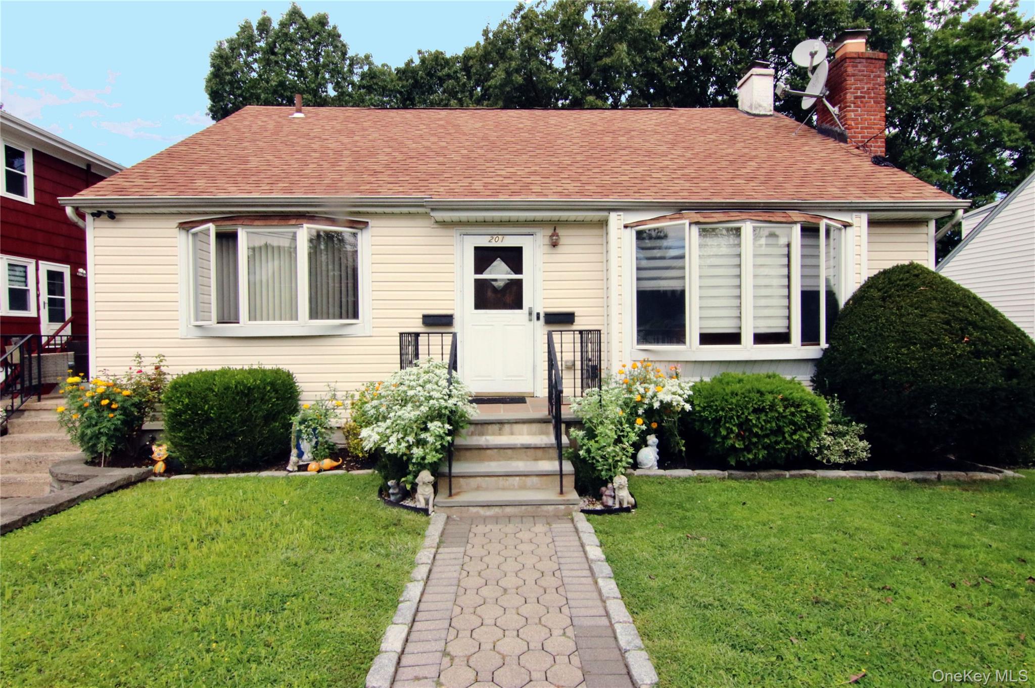 201 Bennett Avenue – For Sale