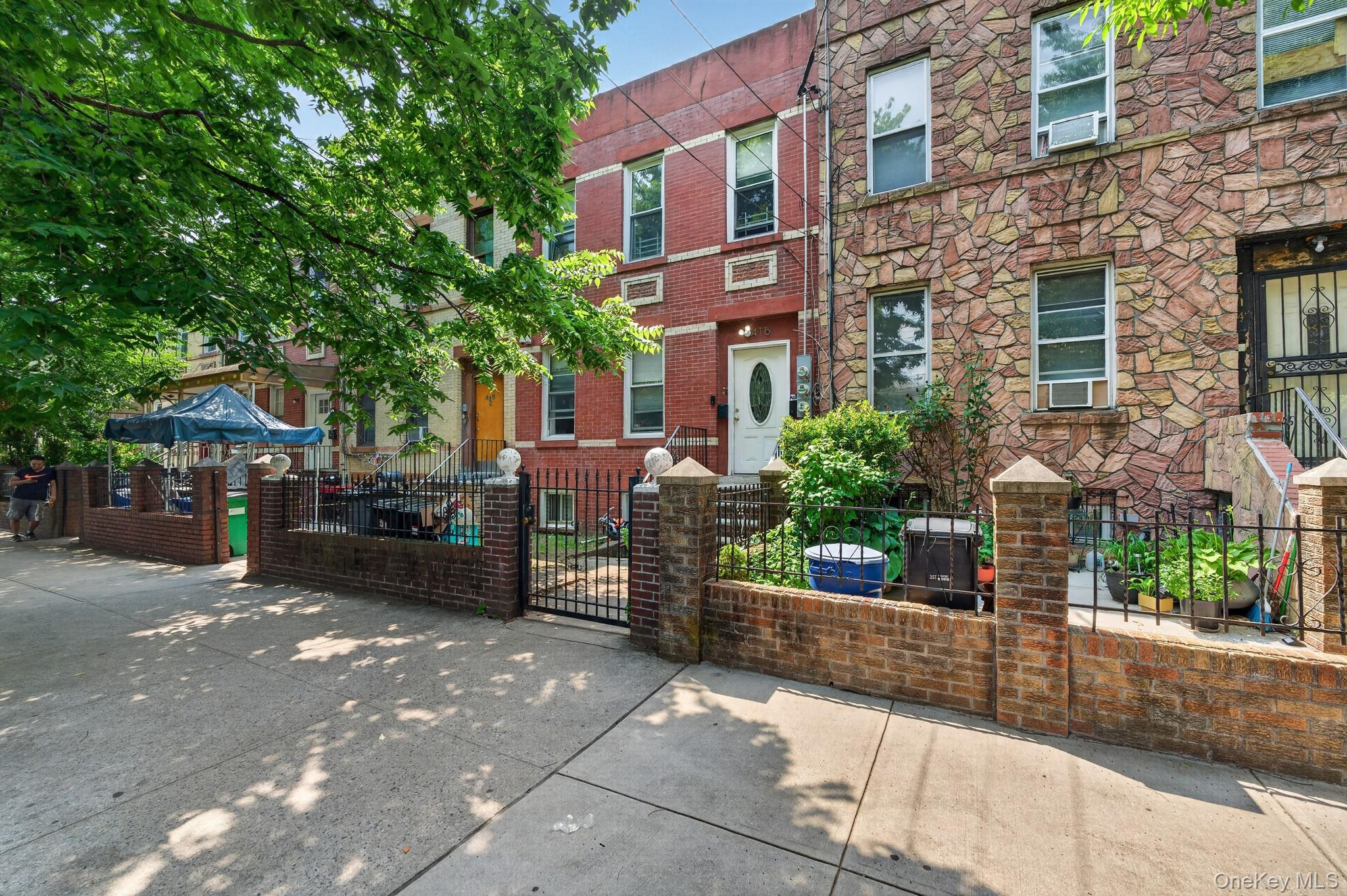 416 Van Siclen Avenue – For Sale