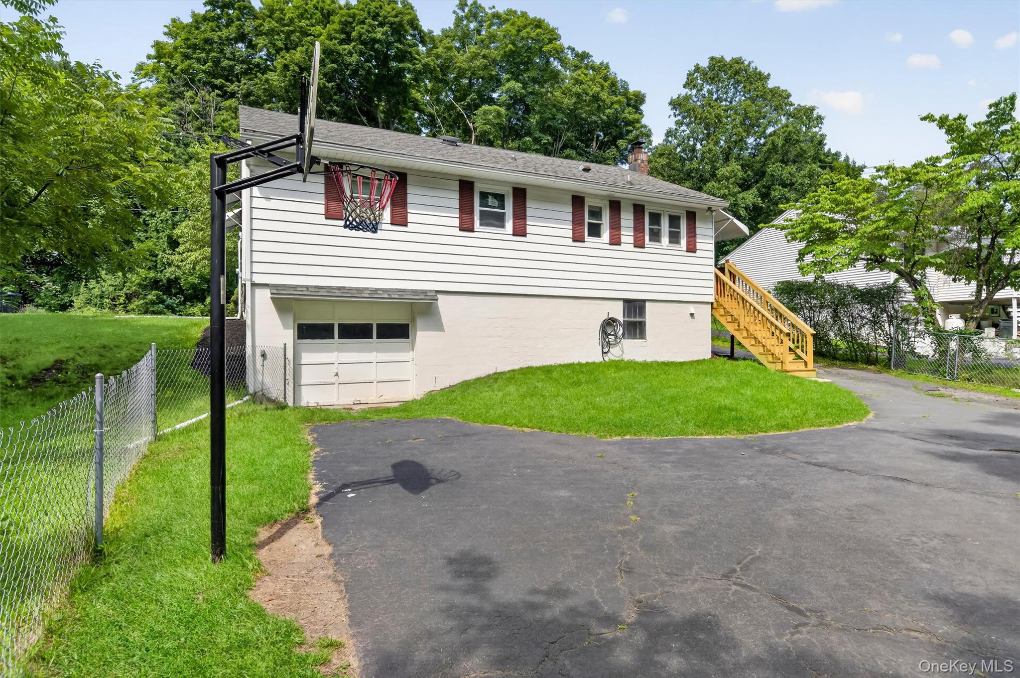 31 Leslie Road – For Sale photo 3