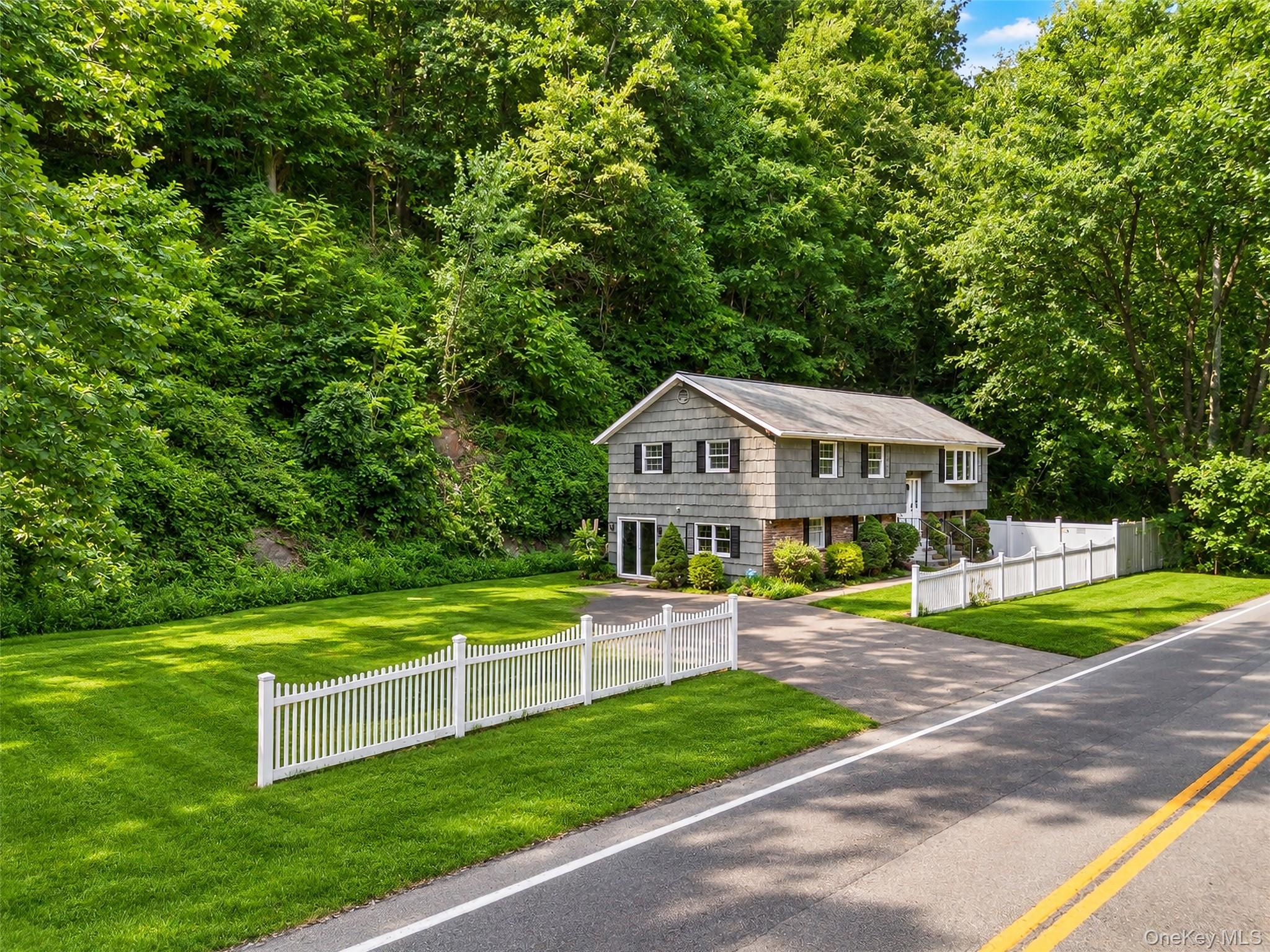 385 Yorktown Road – For Sale photo 2