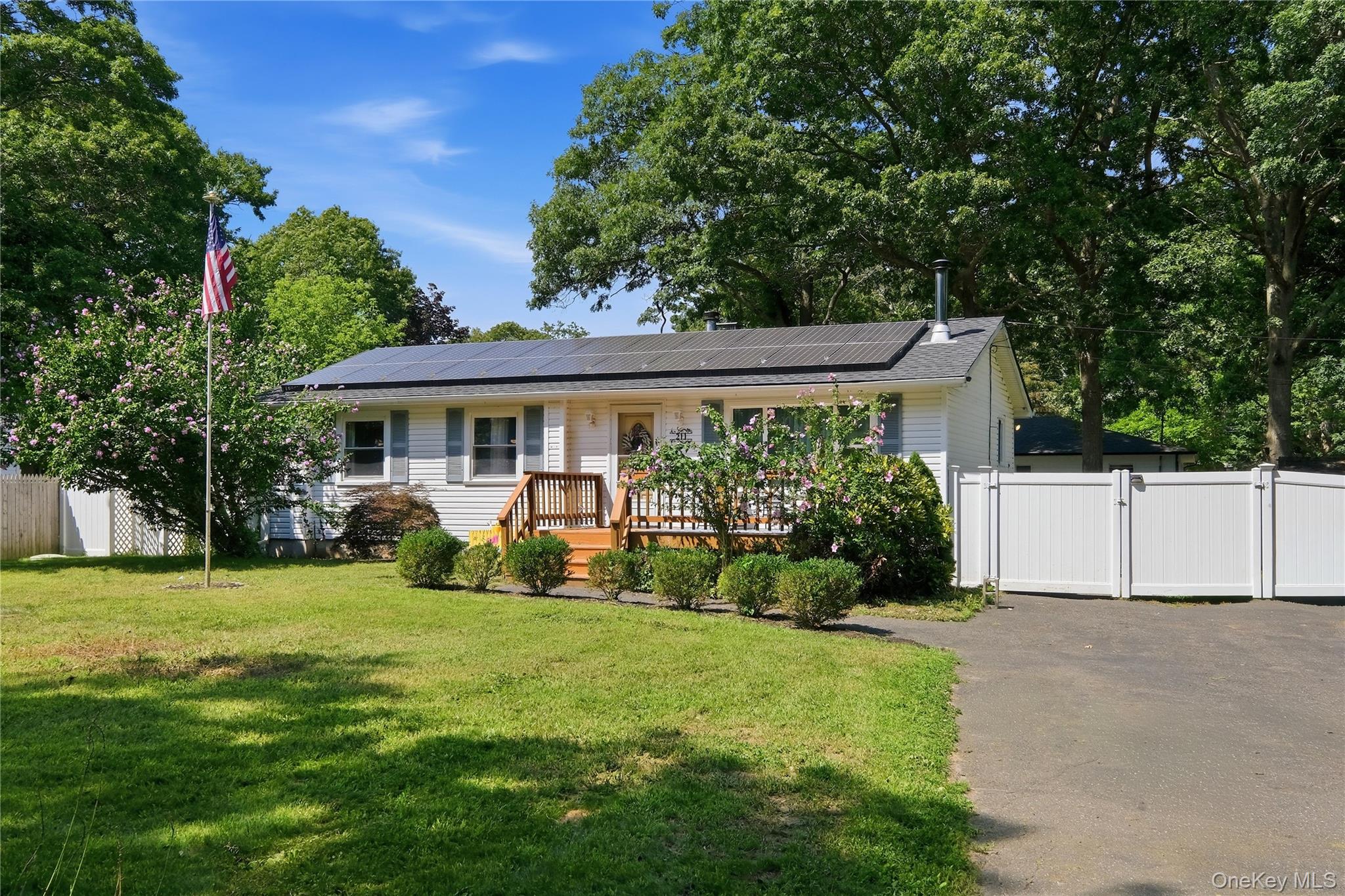 211 Hampton Avenue – For Sale photo 2
