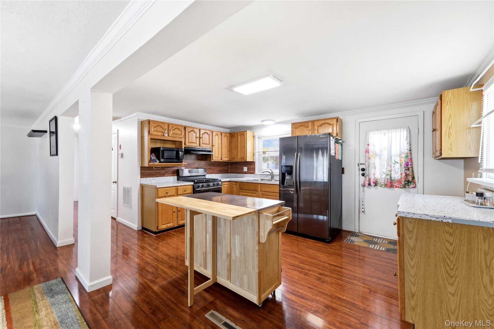 211 Hampton Avenue – For Sale photo 11