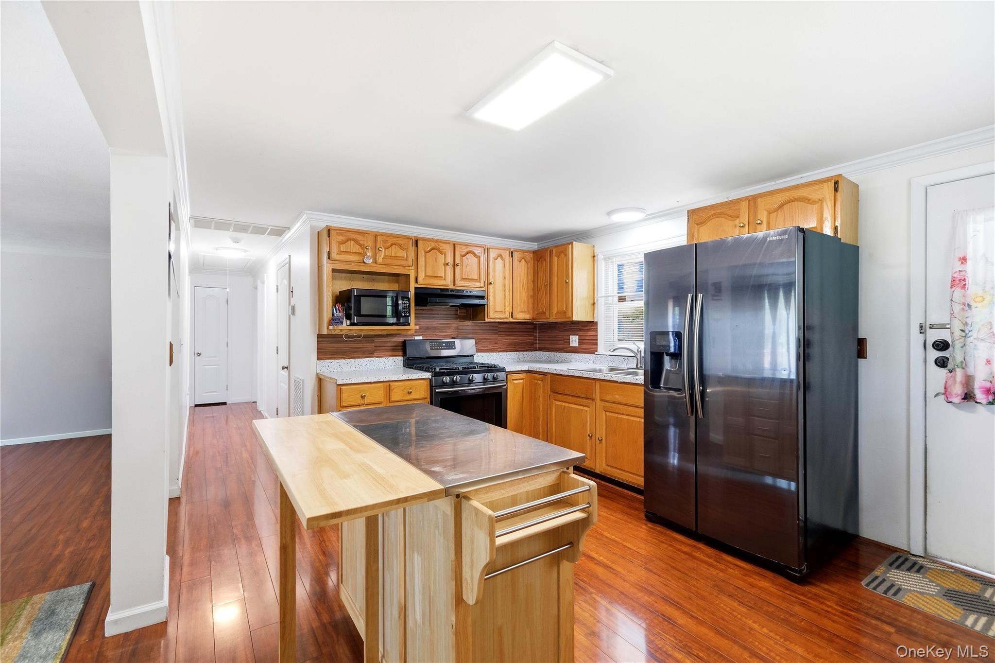 211 Hampton Avenue – For Sale photo 12