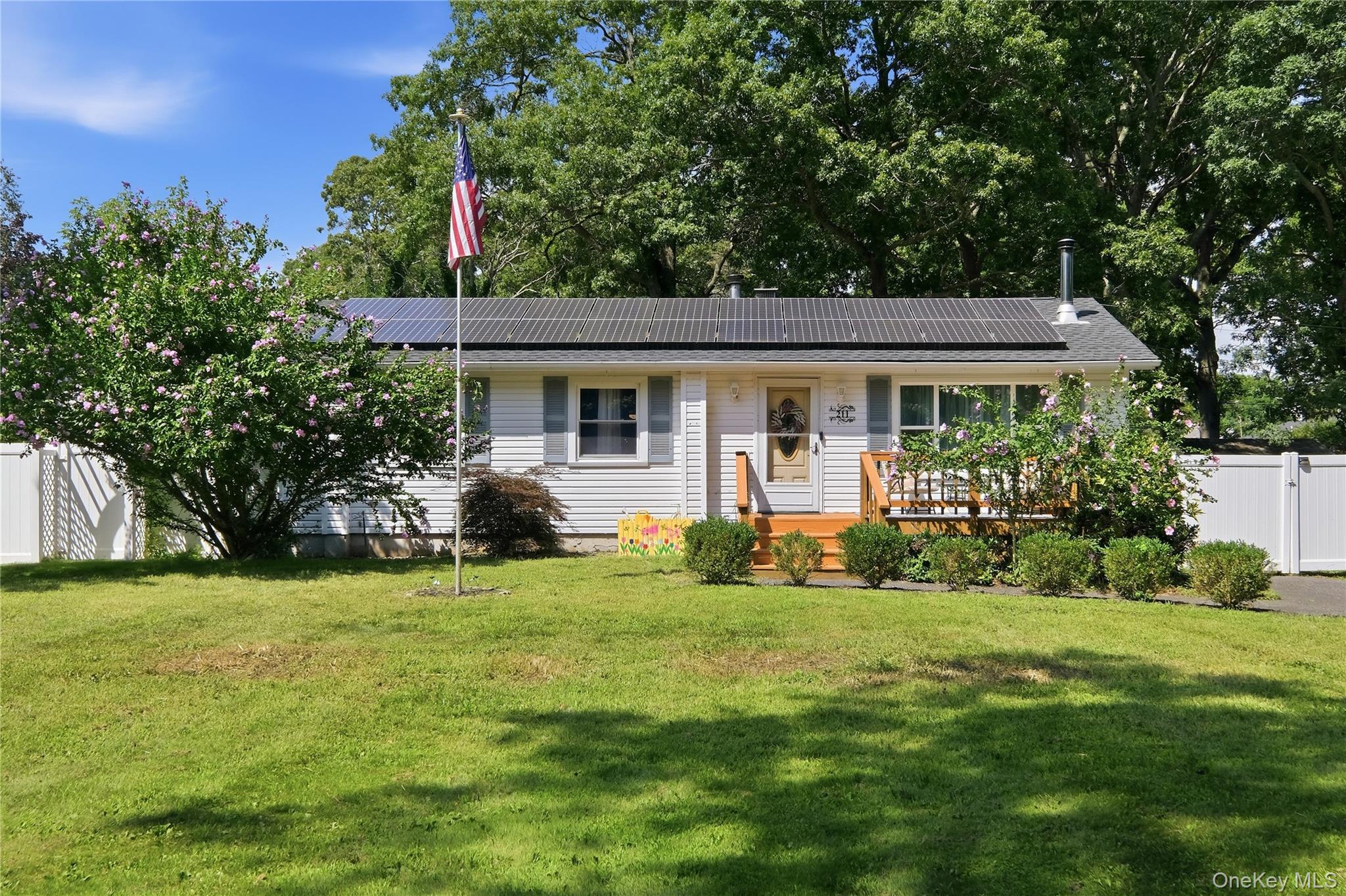 211 Hampton Avenue – For Sale