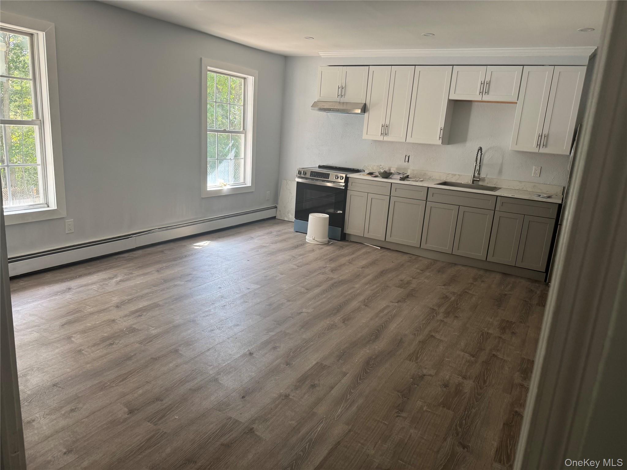 12 Rowe Street – For Rent photo 2