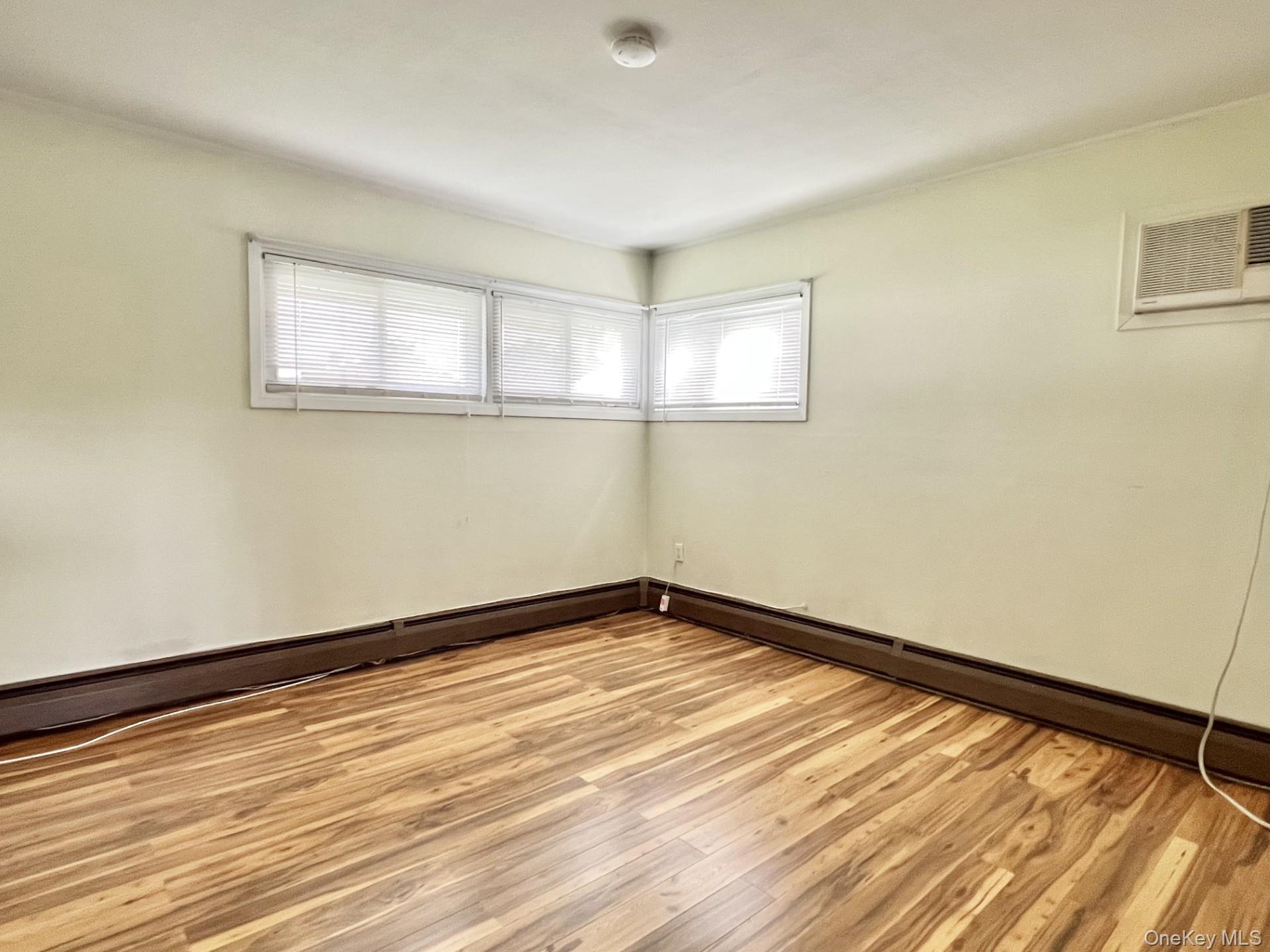 471 Division Avenue – For Rent photo 5