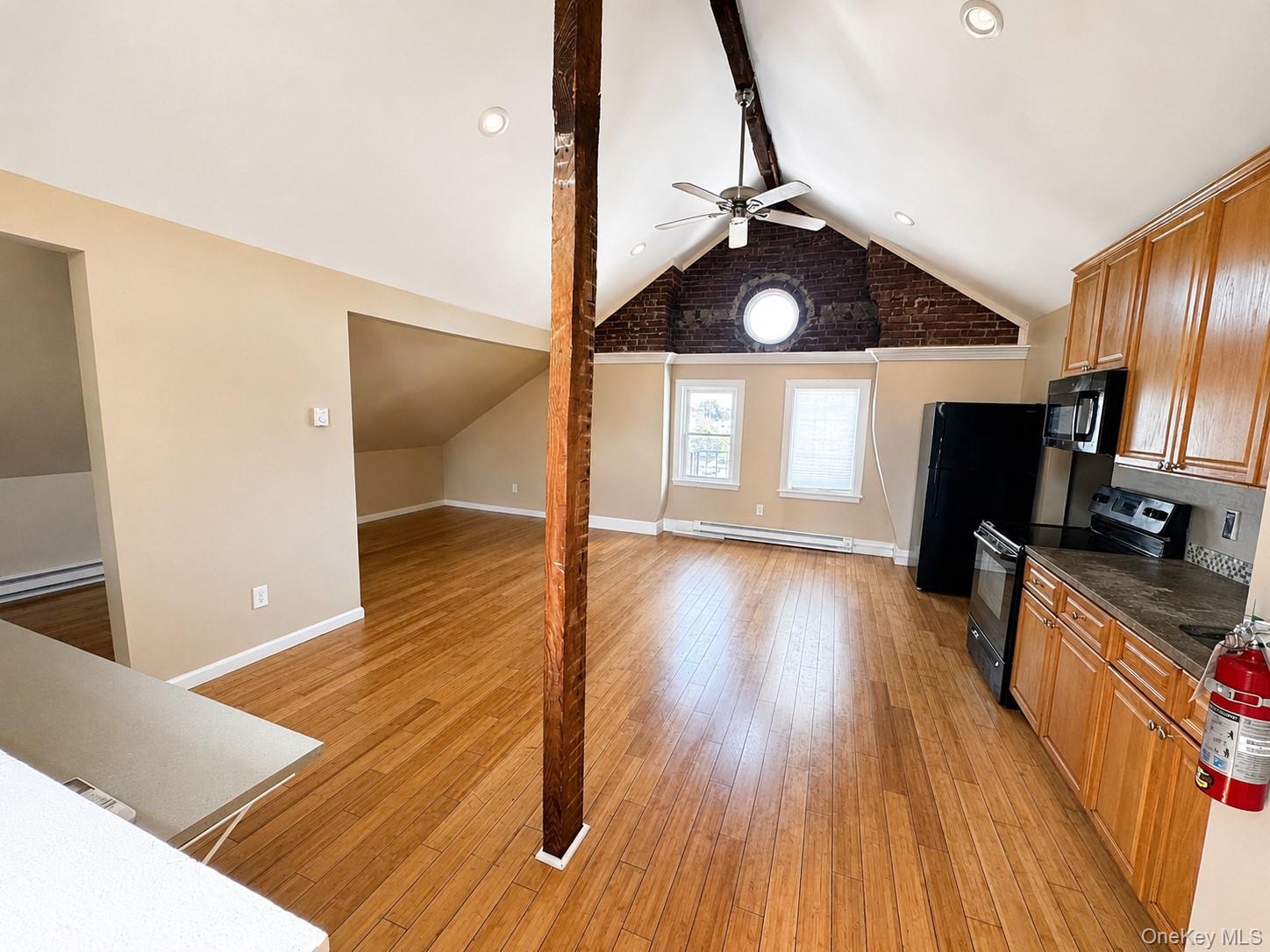 9 S Clinton Street, Unit 3
