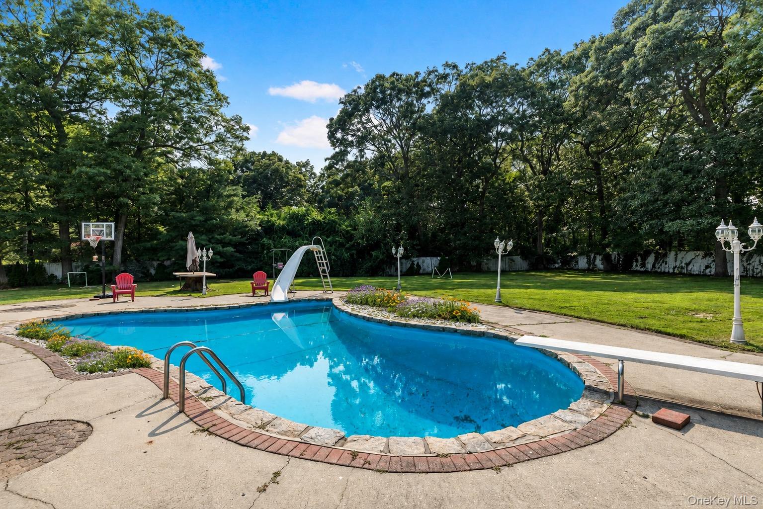 1 Whispering Court – For Sale photo 23
