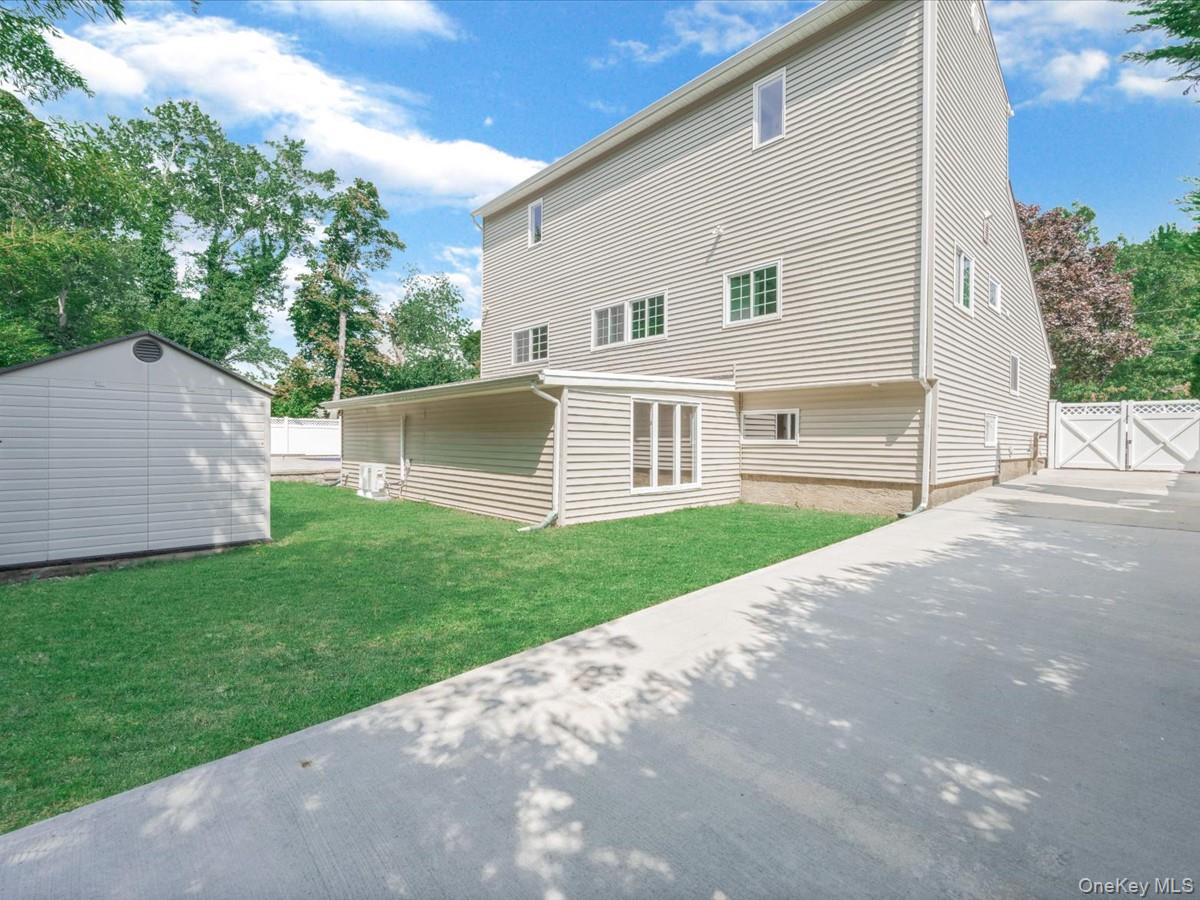 250 Lakeshore Boulevard – For Sale photo 25