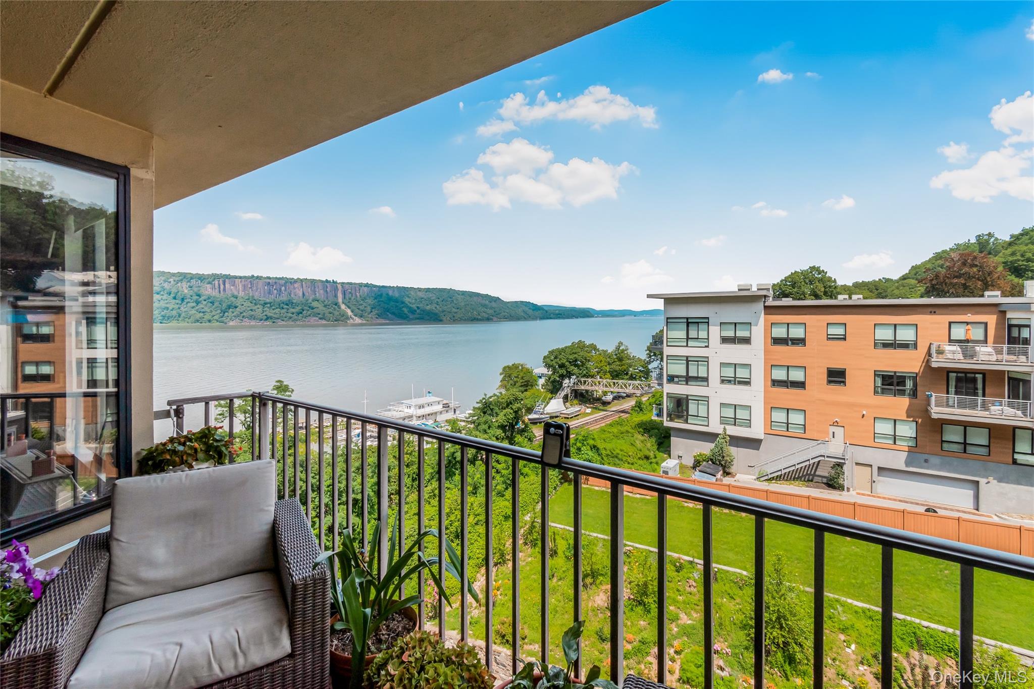1155 Warburton Avenue, Unit 5A photo 7