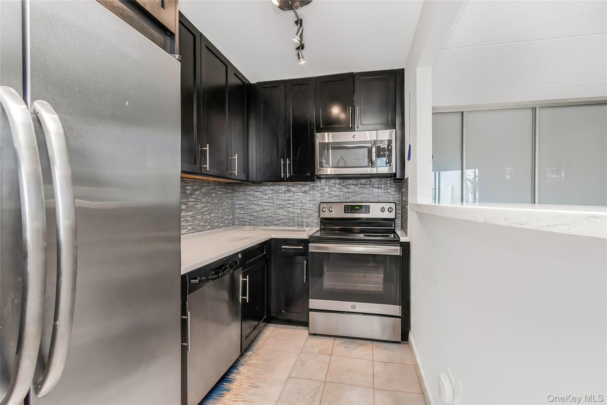 1155 Warburton Avenue, Unit 5A photo 11