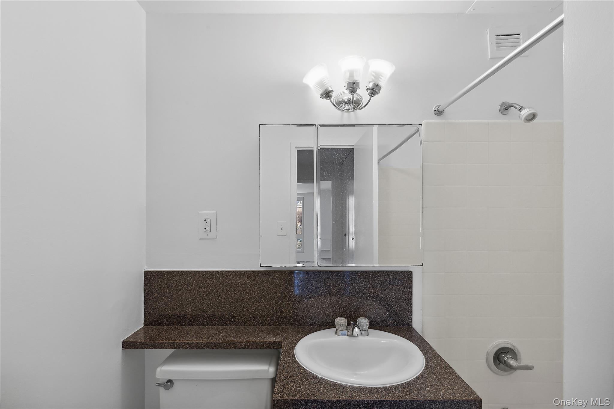 201 Ravine Avenue, Unit 4H photo 3