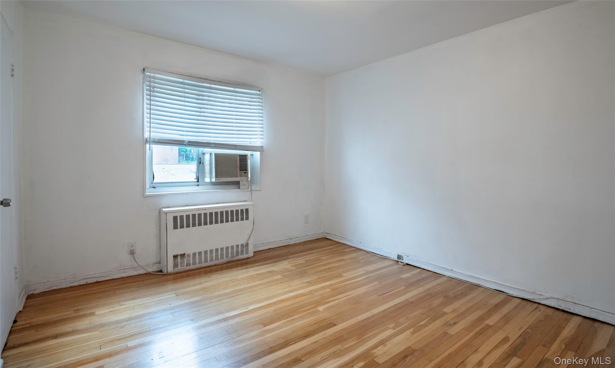225-24 Manor Road, Unit 814 photo 8