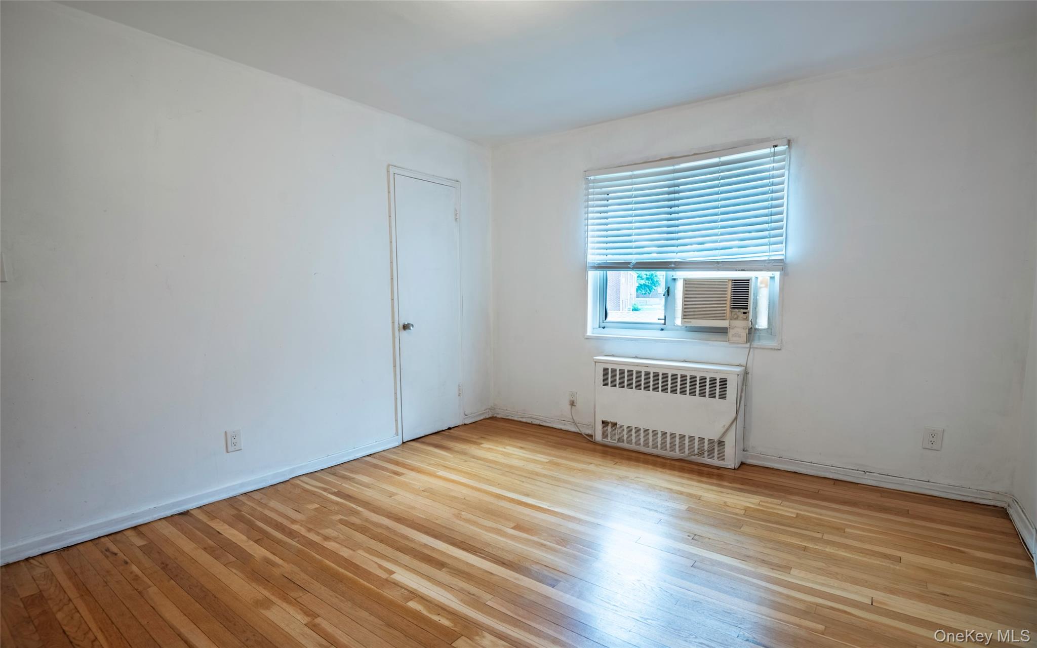 225-24 Manor Road, Unit 814 photo 9