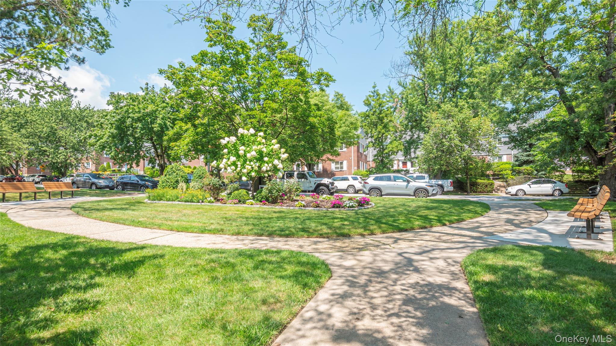 225-24 Manor Road, Unit 814 photo 15