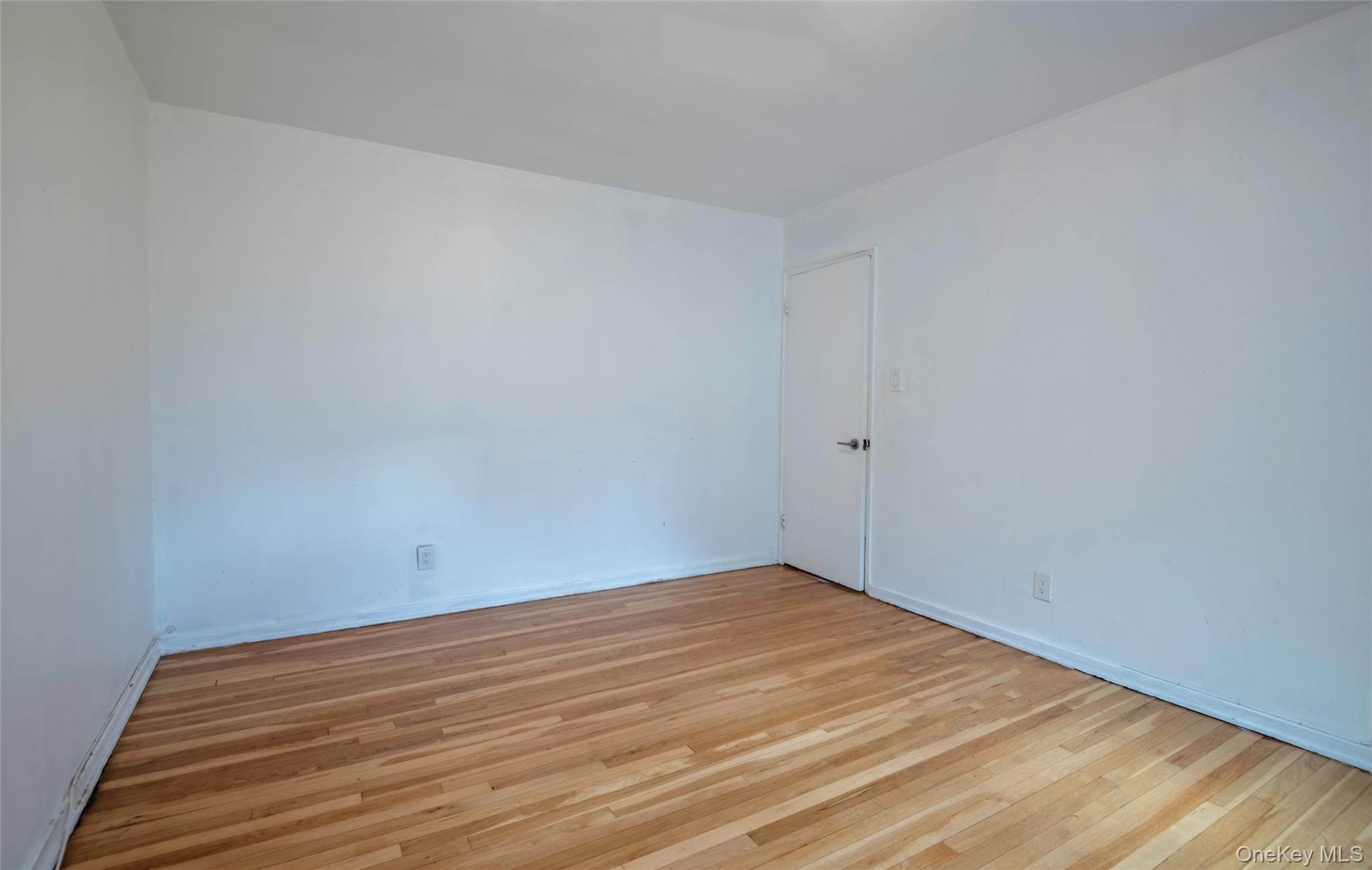 225-24 Manor Road, Unit 814 photo 10