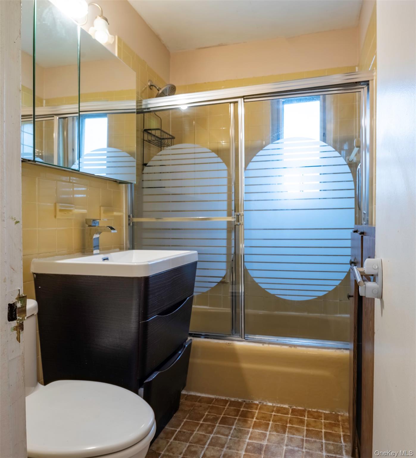225-24 Manor Road, Unit 814 photo 11