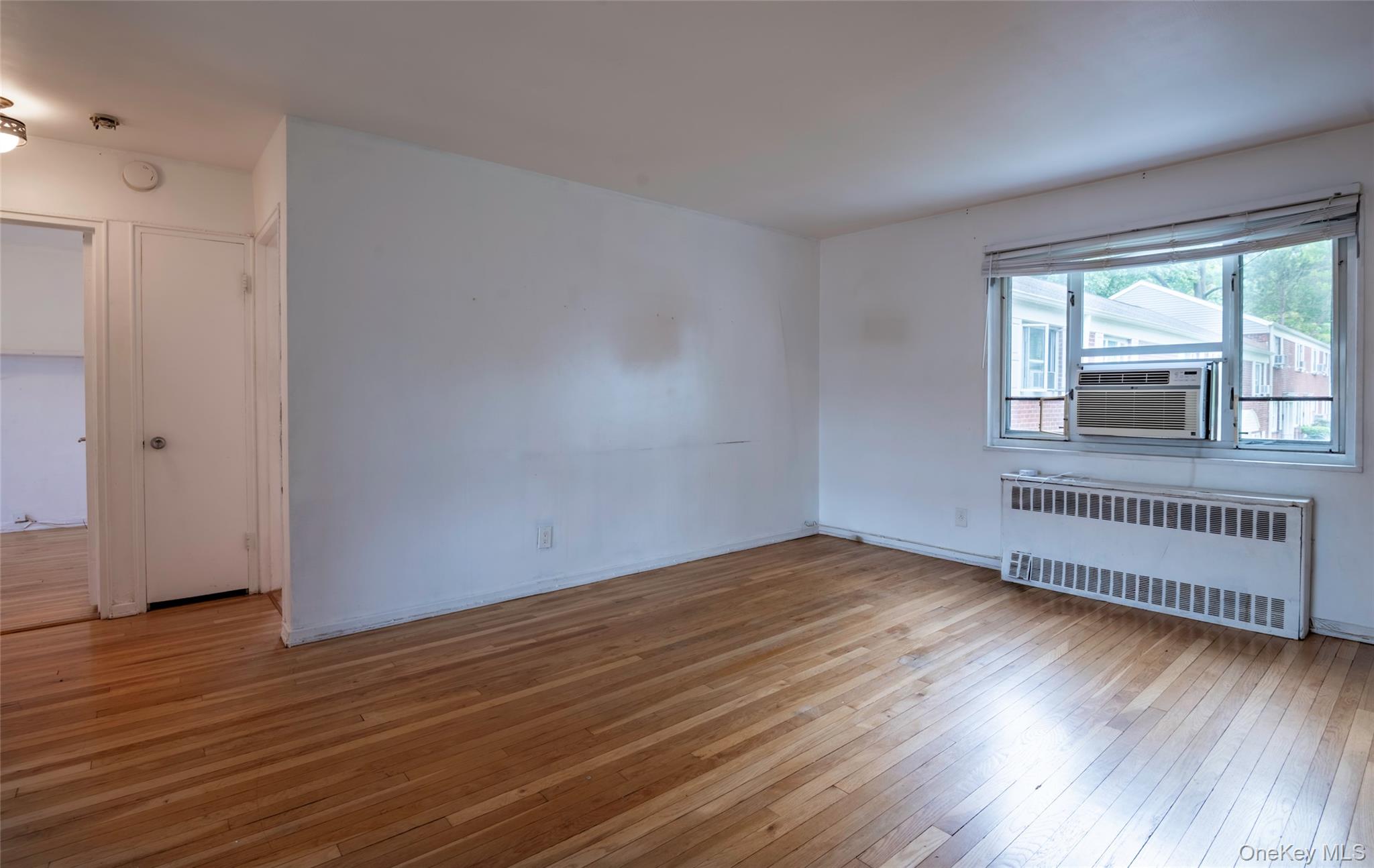 225-24 Manor Road, Unit 814 photo 3
