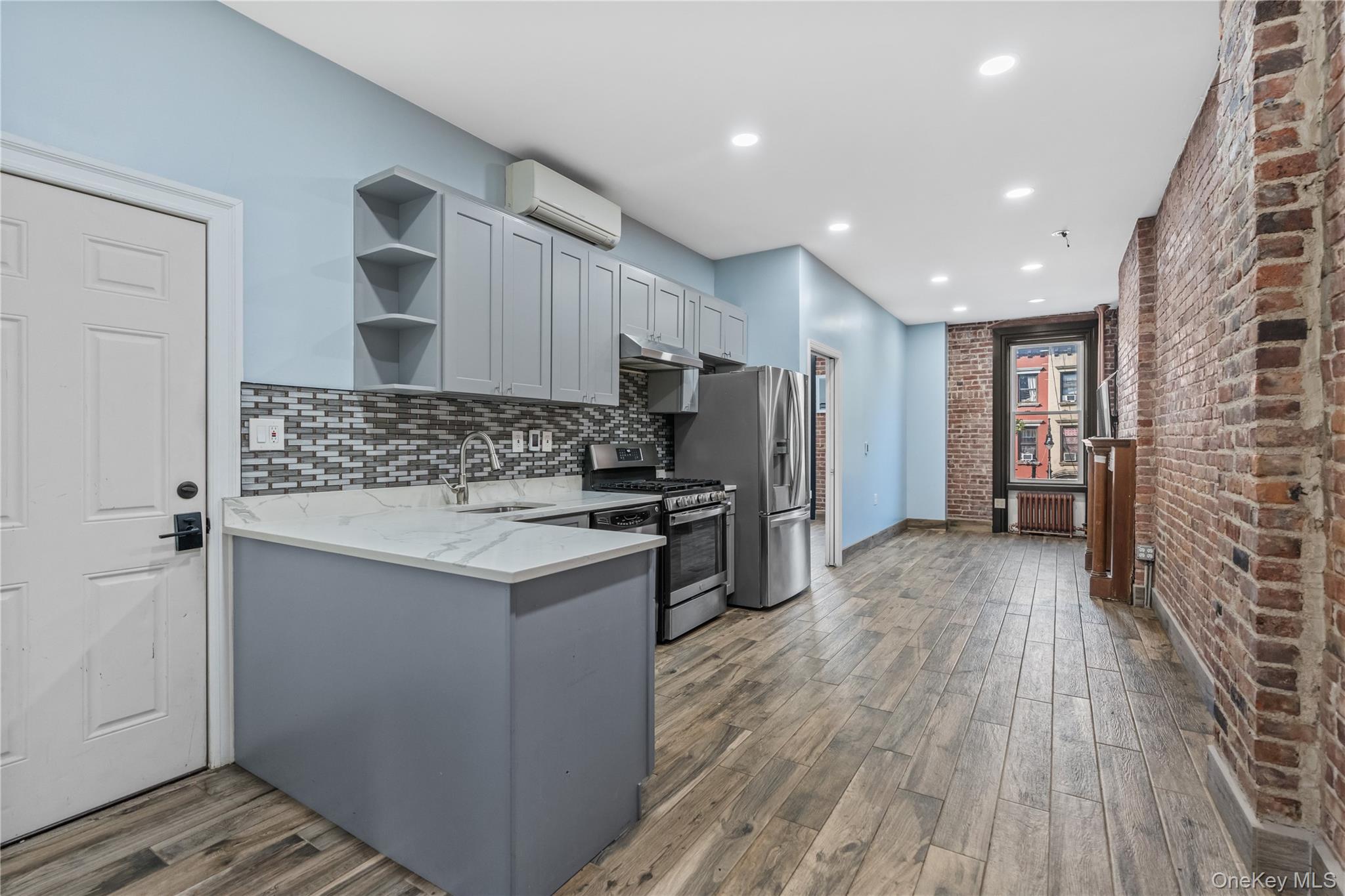 220 E 116th Street, Unit 3rd Floor photo 4