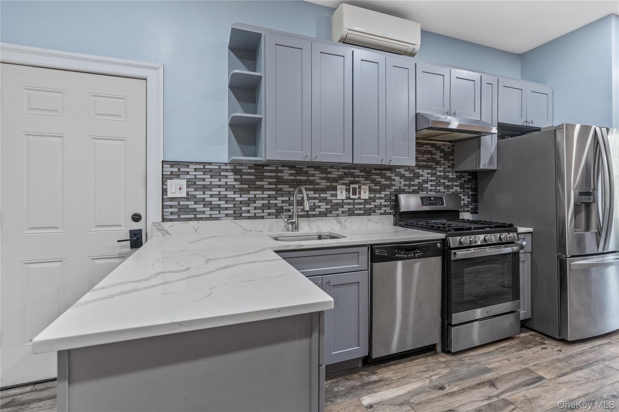 220 E 116th Street, Unit 3rd Floor photo 6