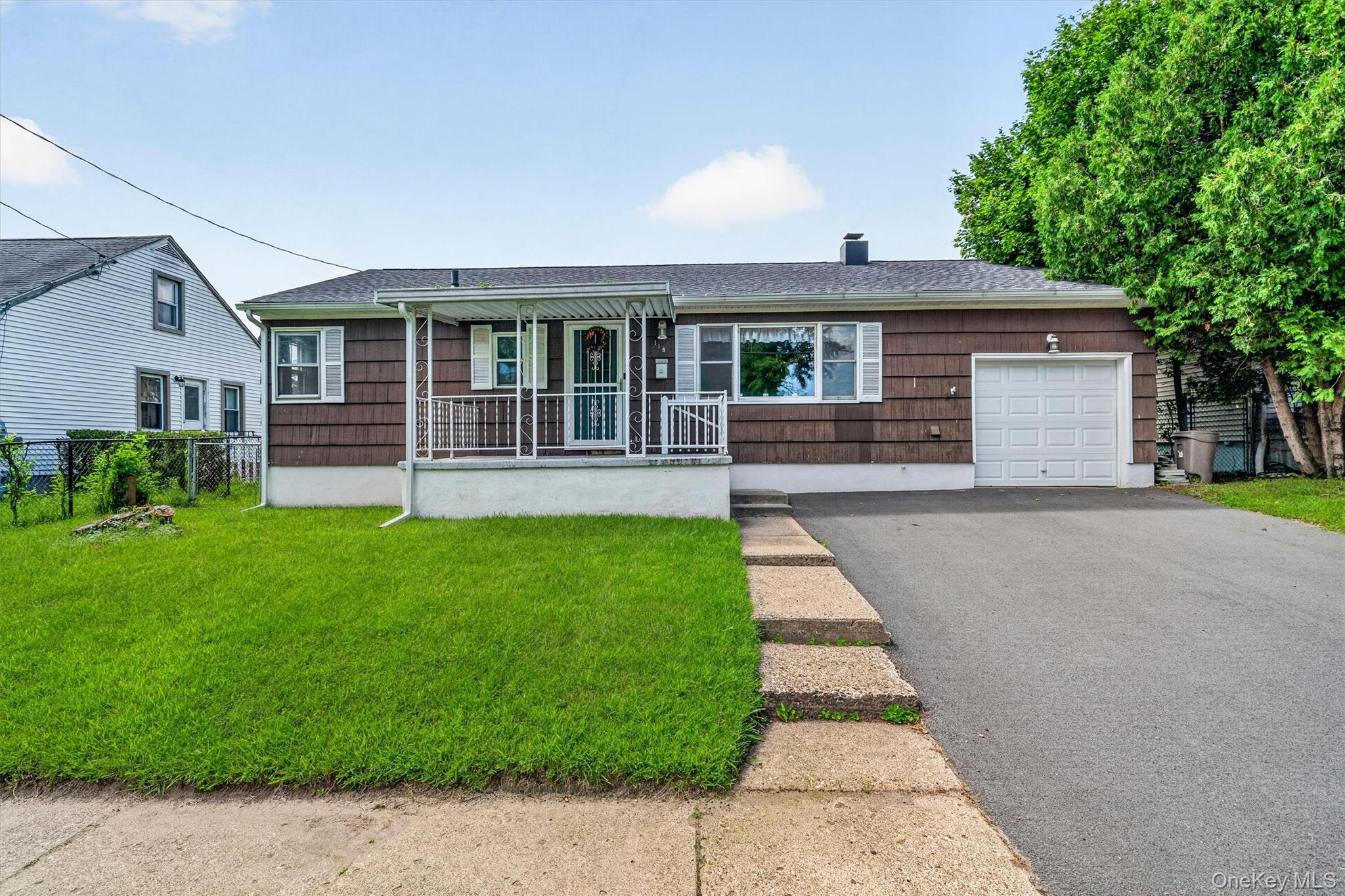 118 Ryan Street – For Sale photo 2