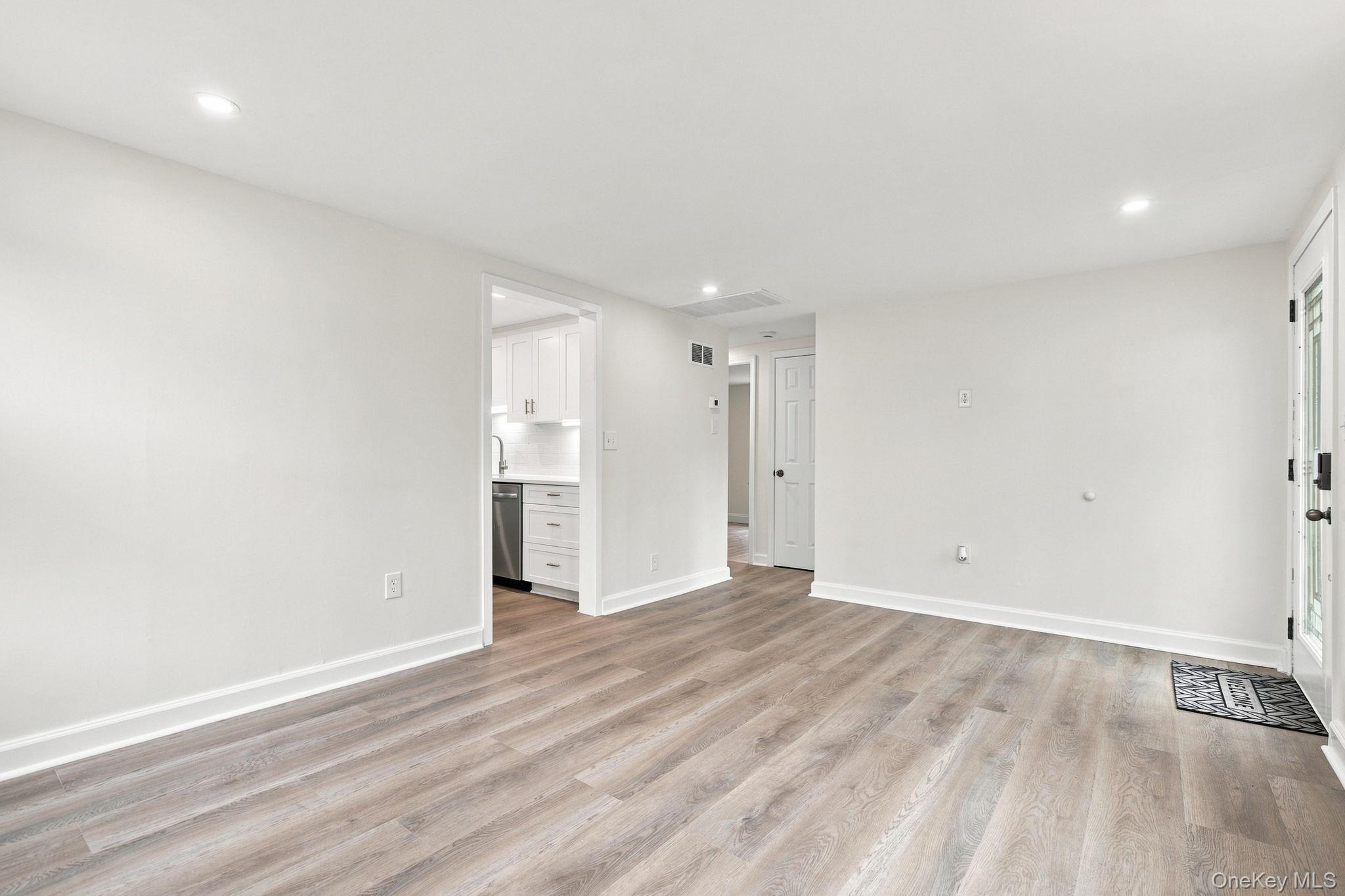 10 Kwiecinski Street – For Sale photo 11