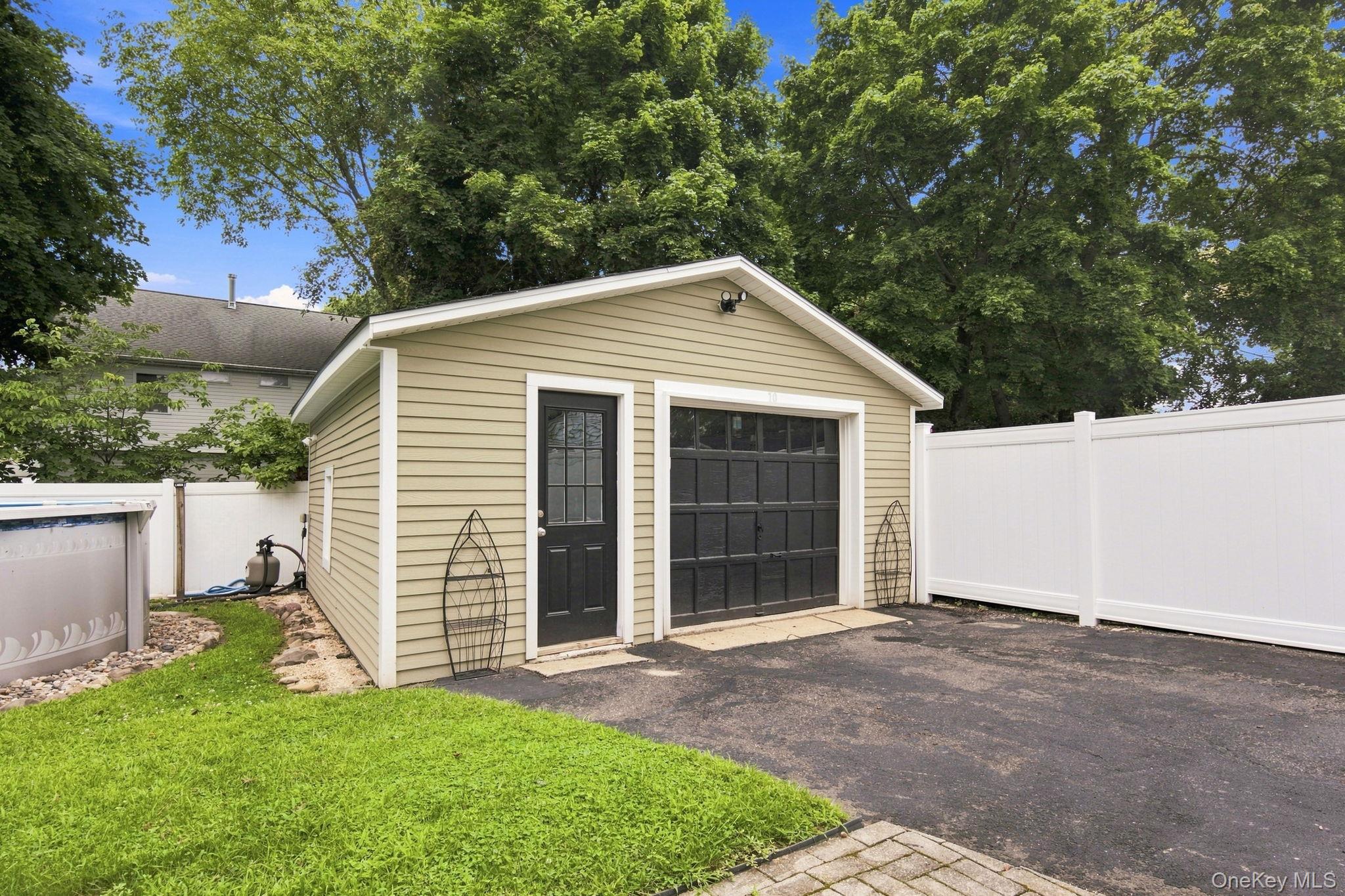 10 Kwiecinski Street – For Sale photo 25