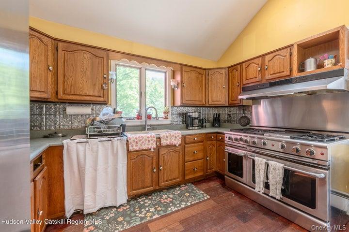 97 Leslie Road – For Sale photo 16