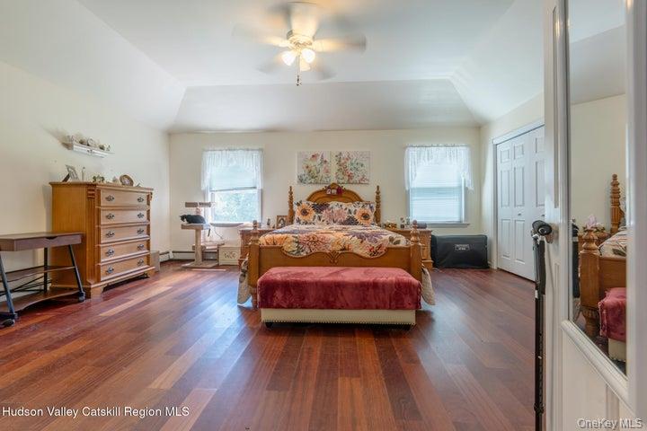 97 Leslie Road – For Sale photo 31