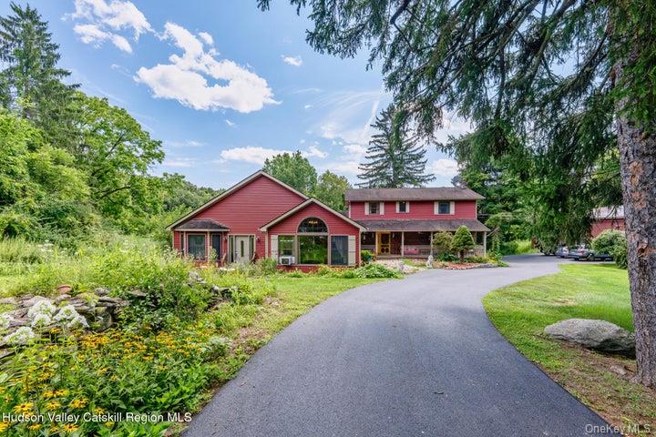 97 Leslie Road – For Sale photo 3