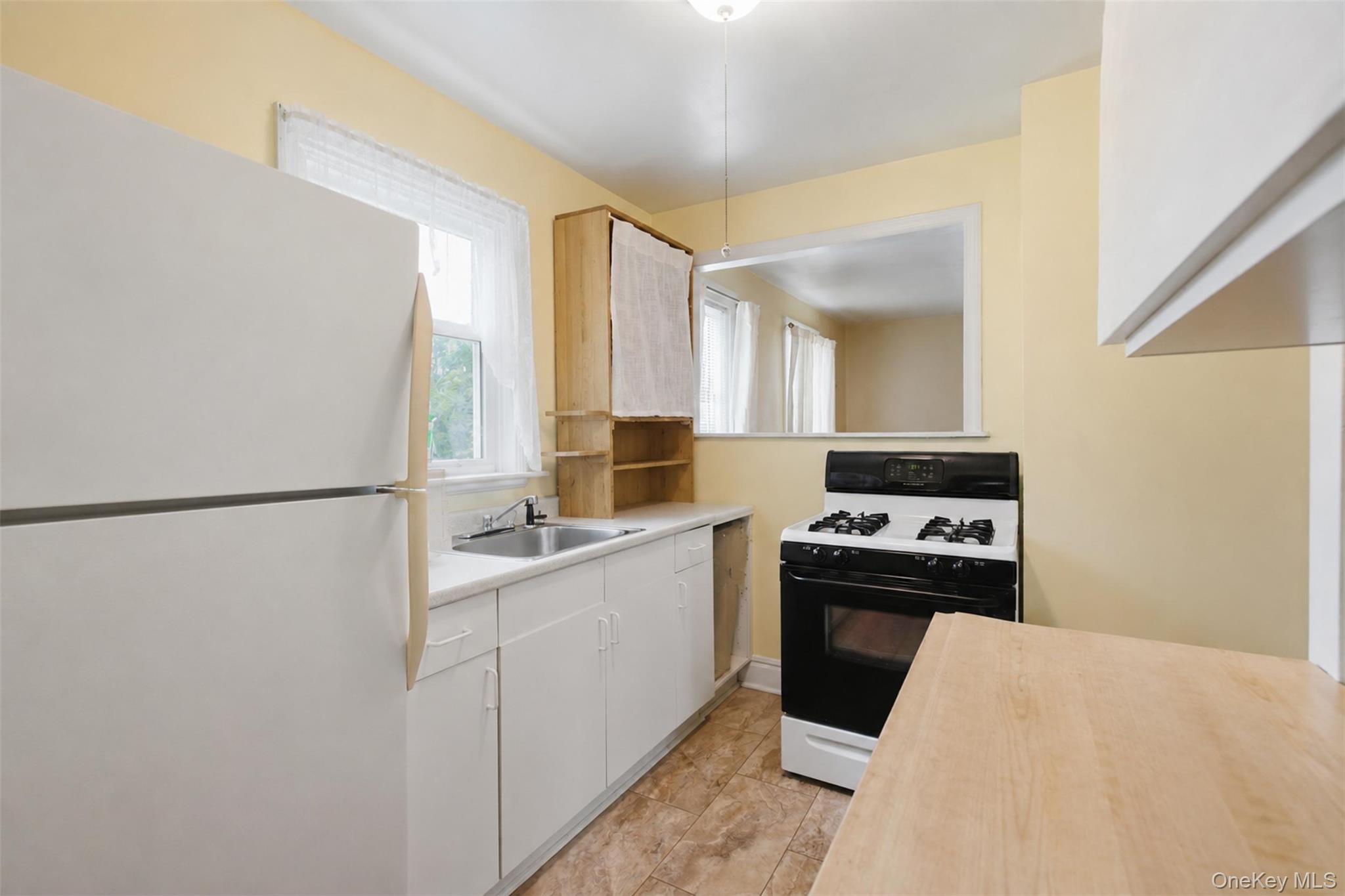 24 Round Lake Avenue – For Sale photo 4