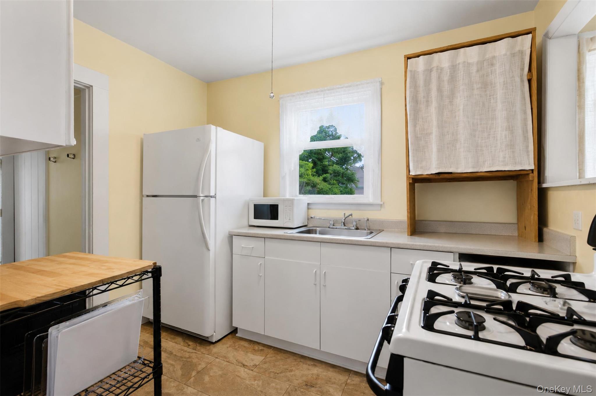 24 Round Lake Avenue – For Sale photo 6