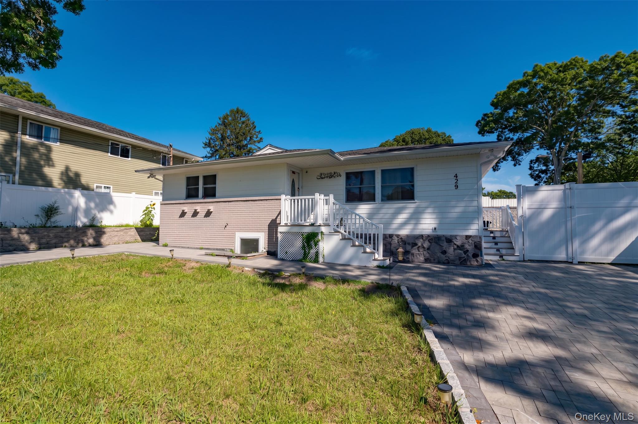 429 Ontario Street – For Sale photo 3