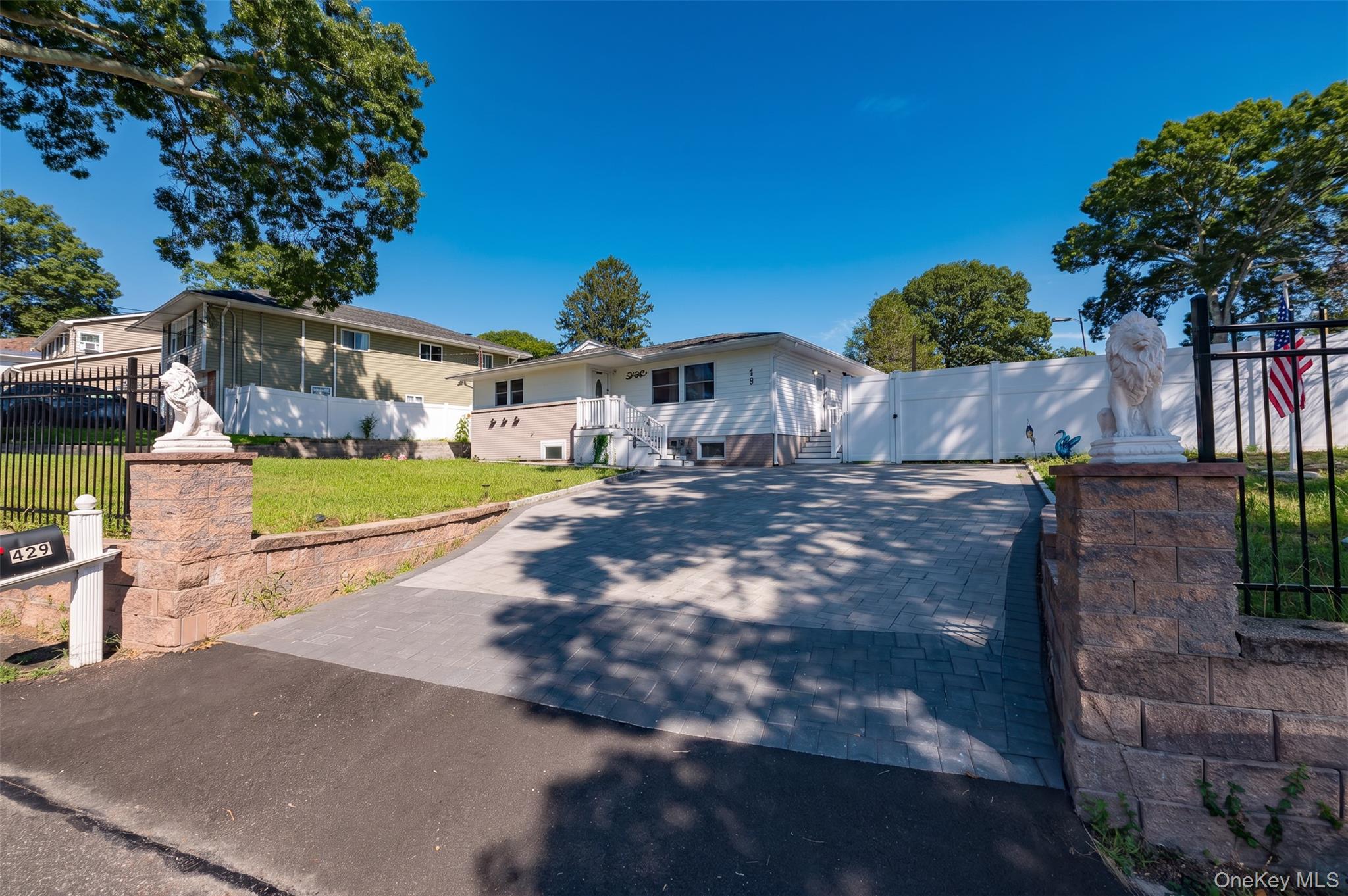 429 Ontario Street – For Sale photo 2