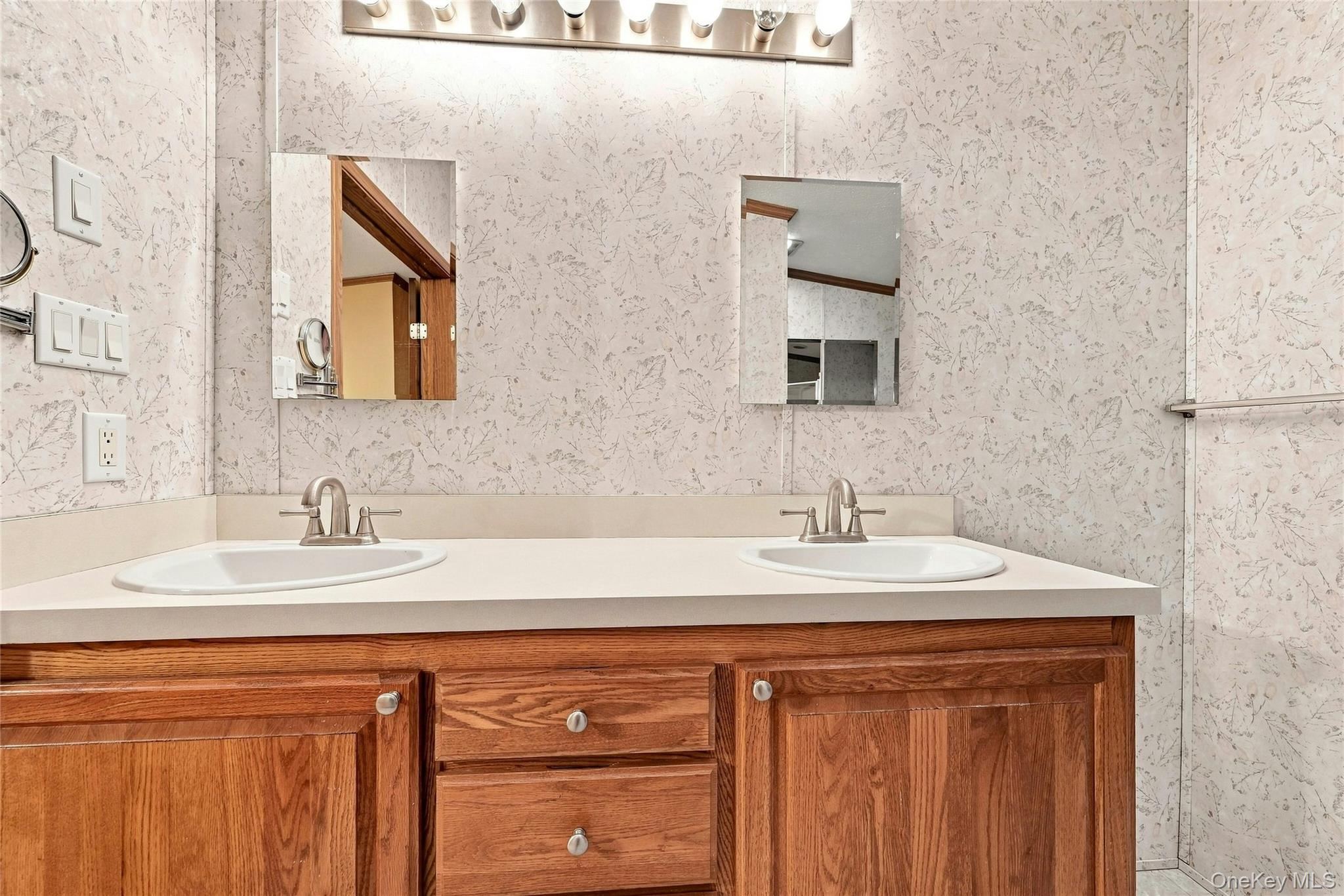 638 Fresh Pond Avenue, Unit 320 photo 18