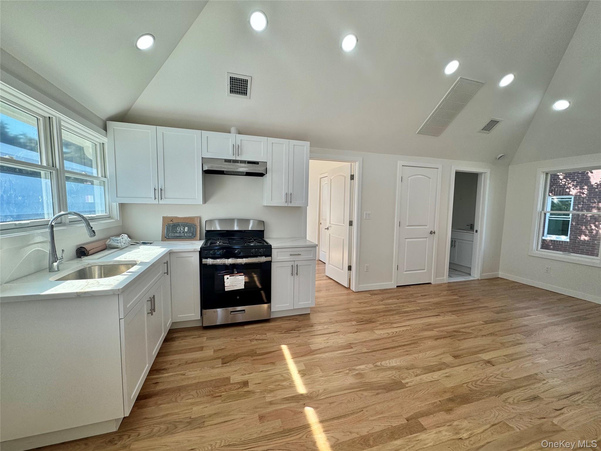 98 A Steamboat Road – For Rent photo 3