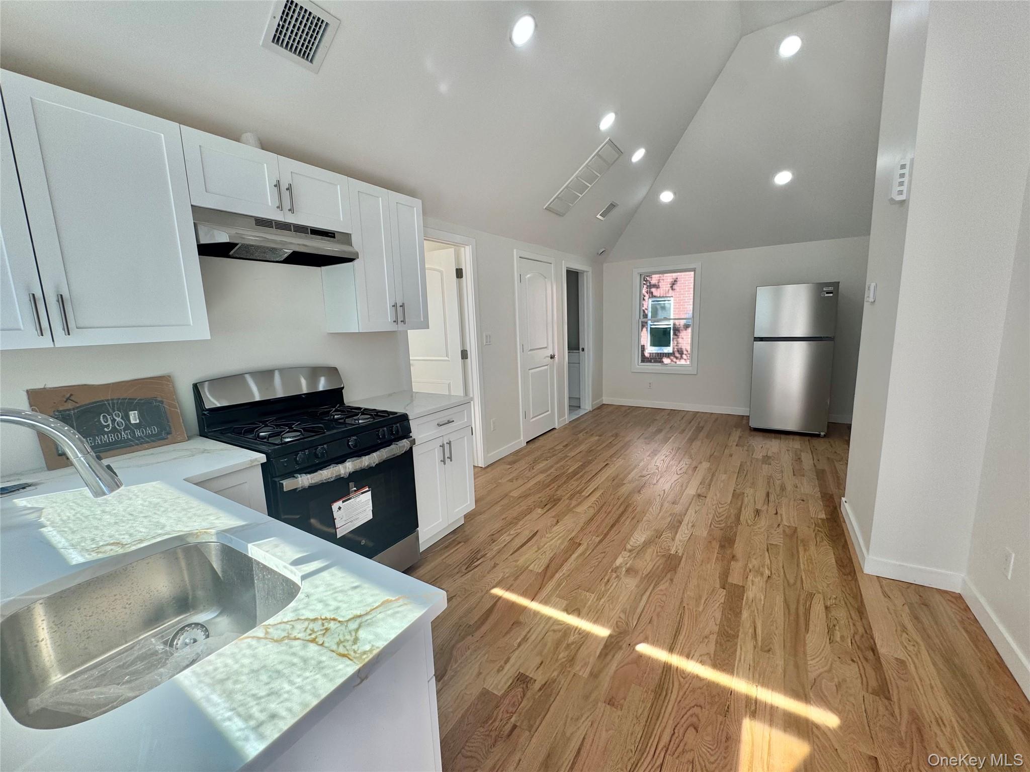 98 A Steamboat Road – For Rent photo 4