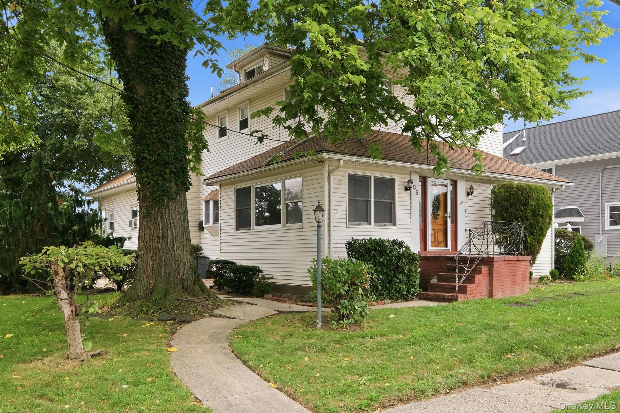 105 N Corona Avenue – For Sale