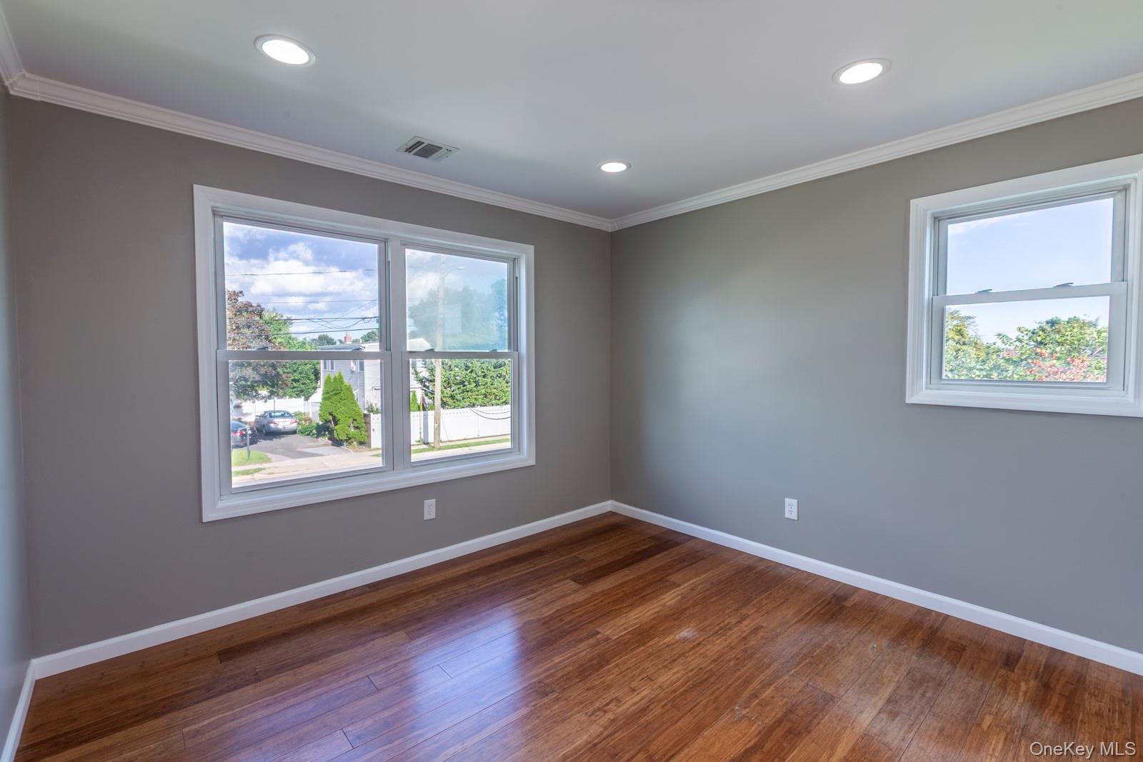 305 S Strong Avenue – For Sale photo 9