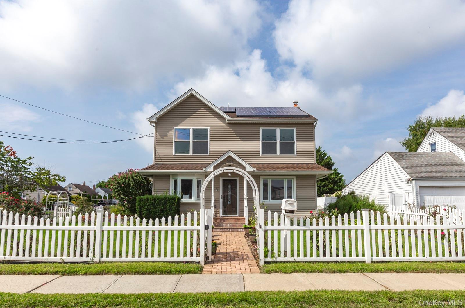305 S Strong Avenue – For Sale photo 3