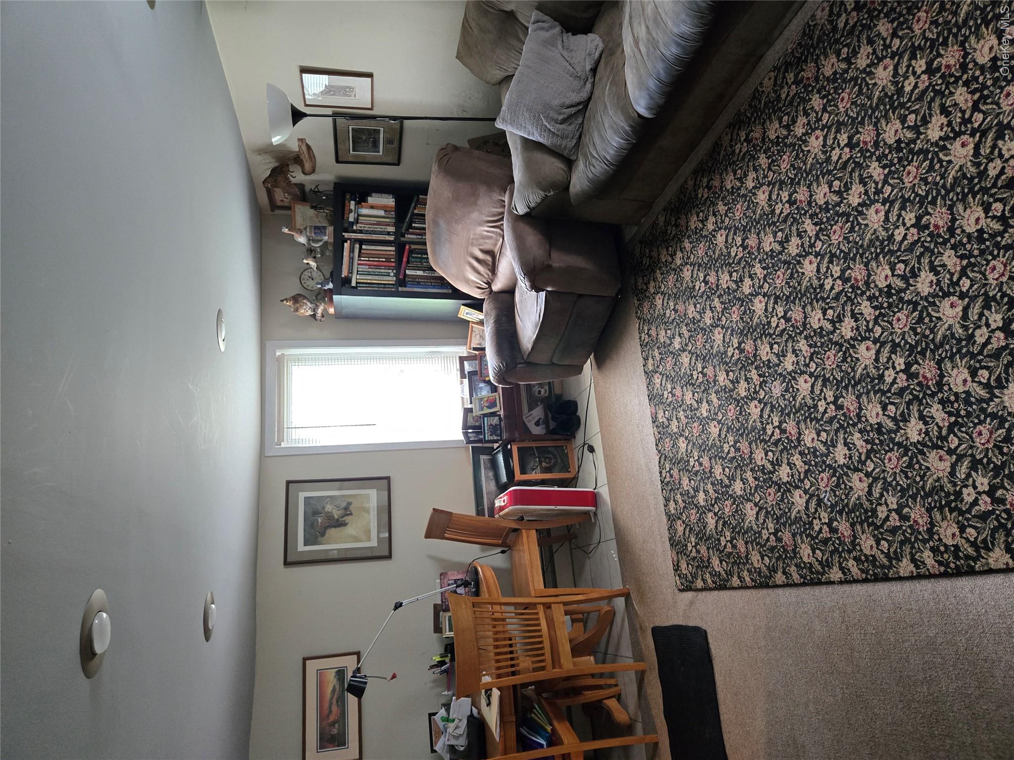 6 Cross Road – For Sale photo 4