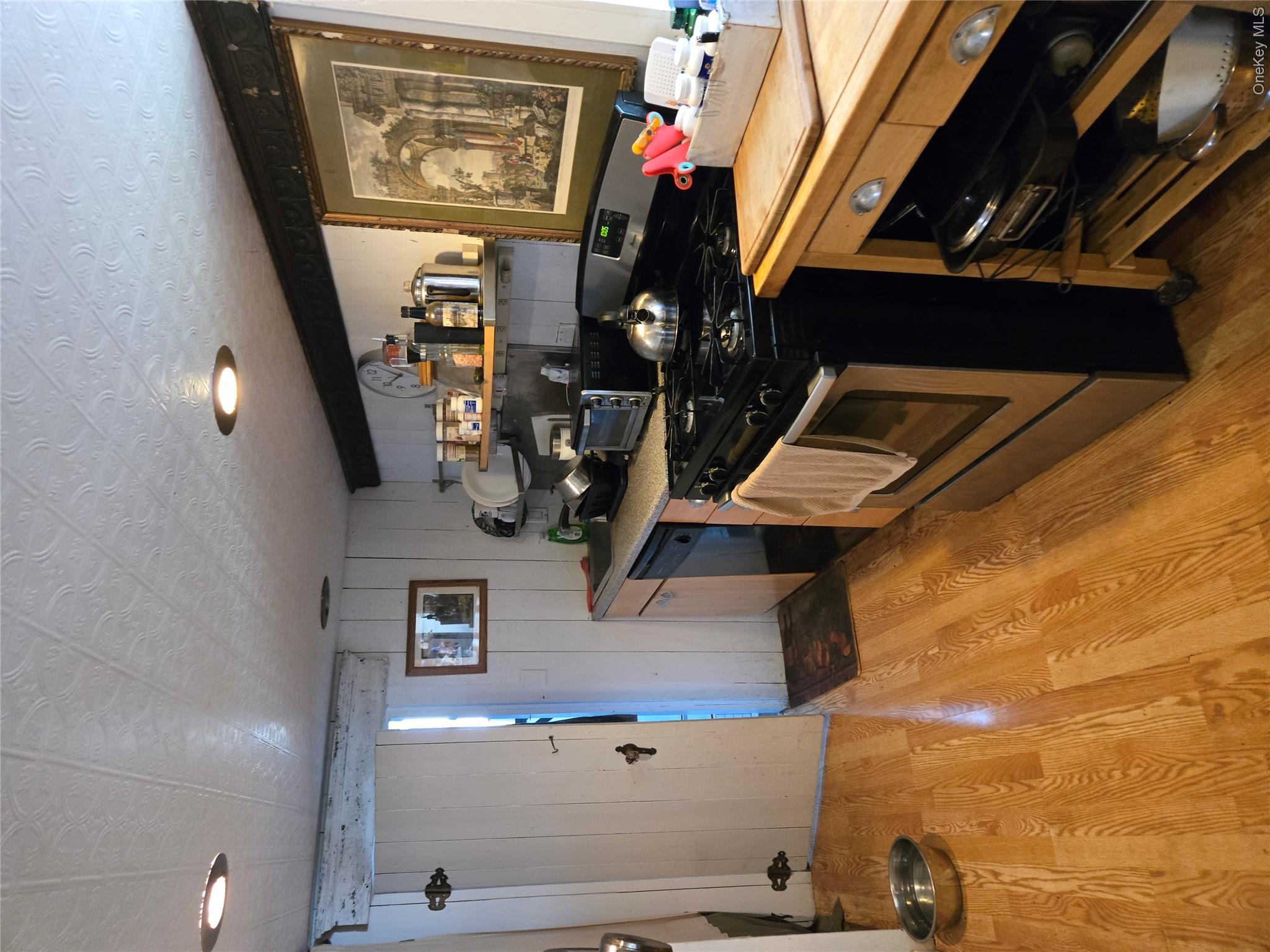 6 Cross Road – For Sale photo 2