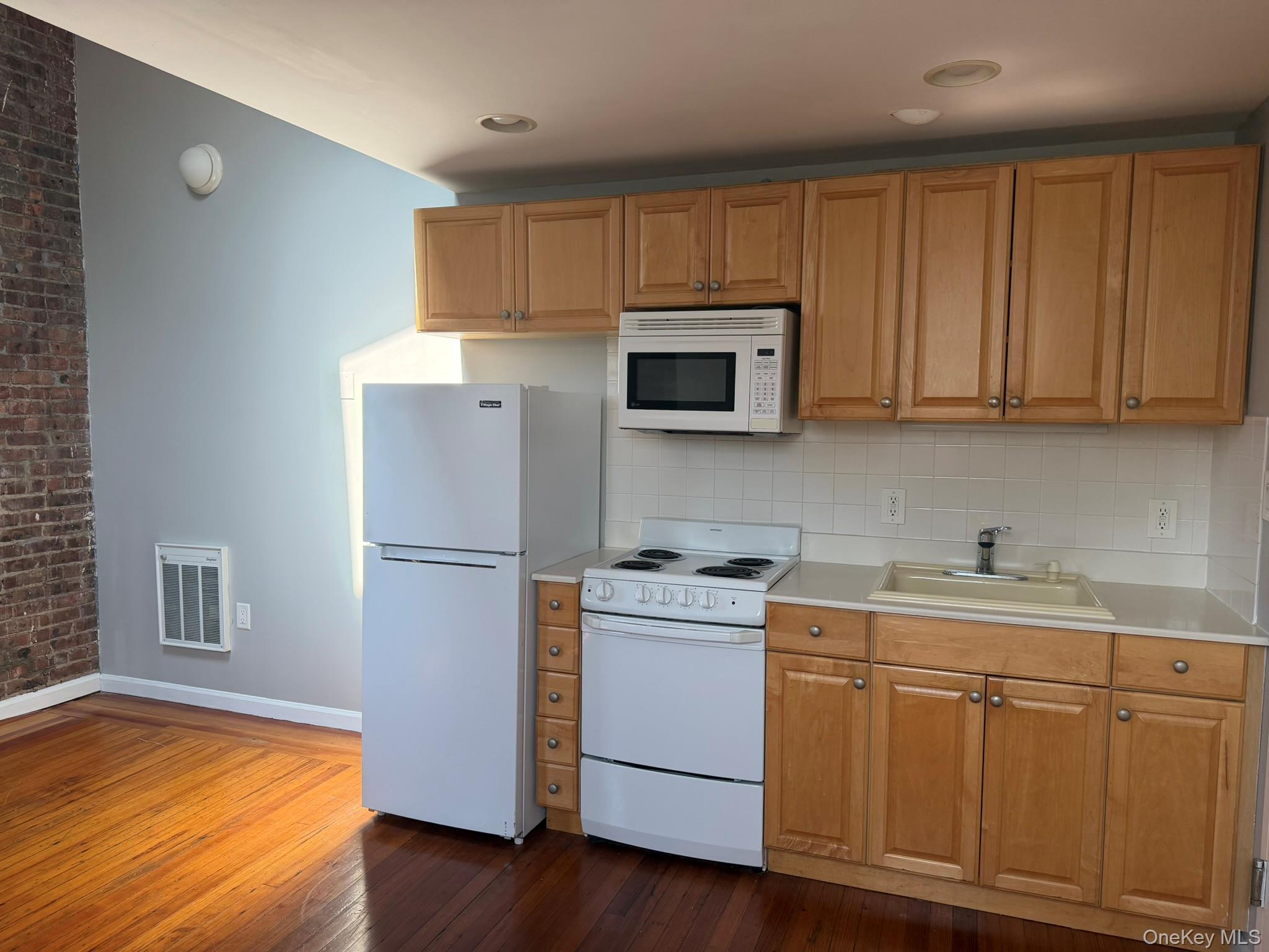 94 4th Avenue, Unit 314 photo 13