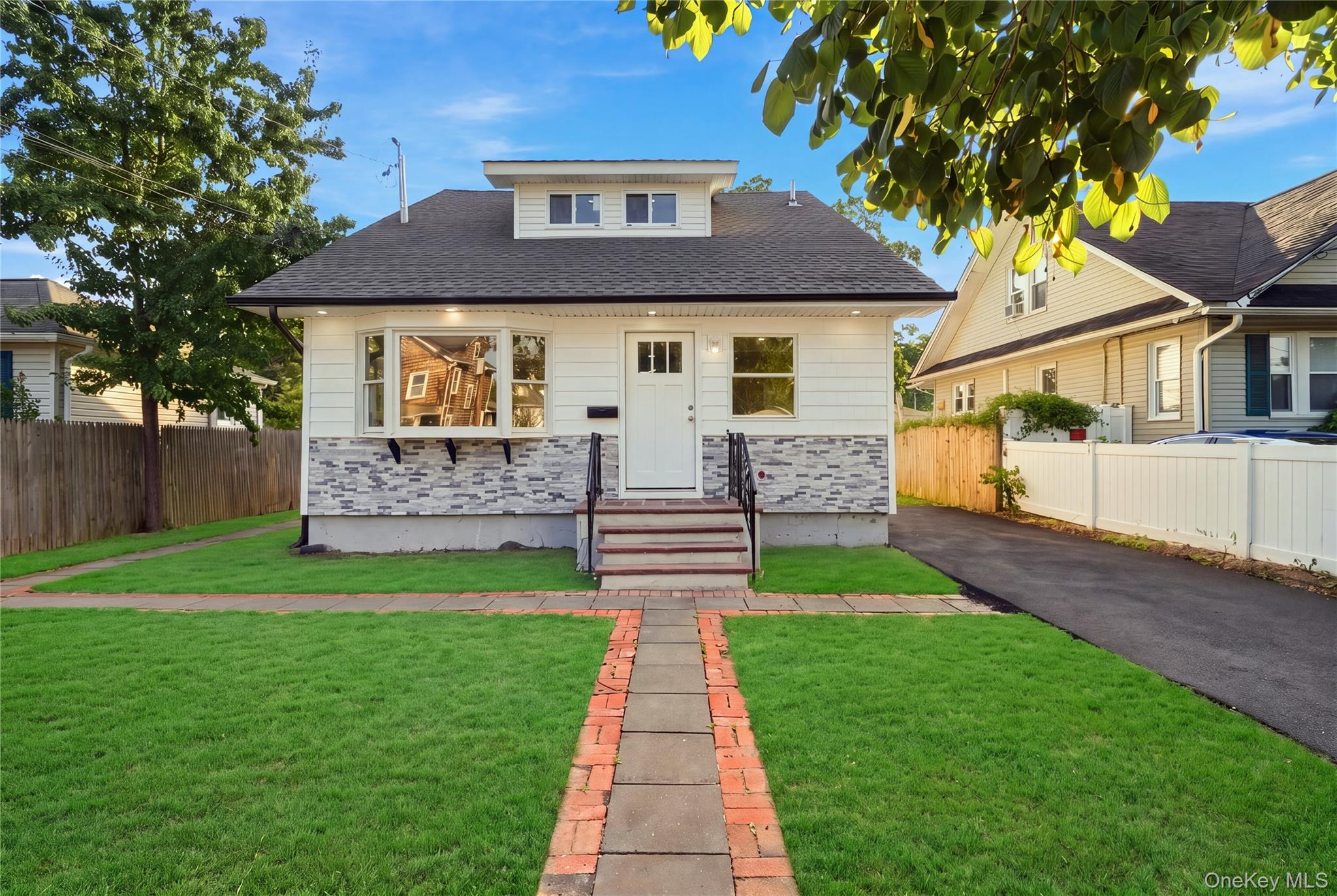 16 West Drive – For Sale