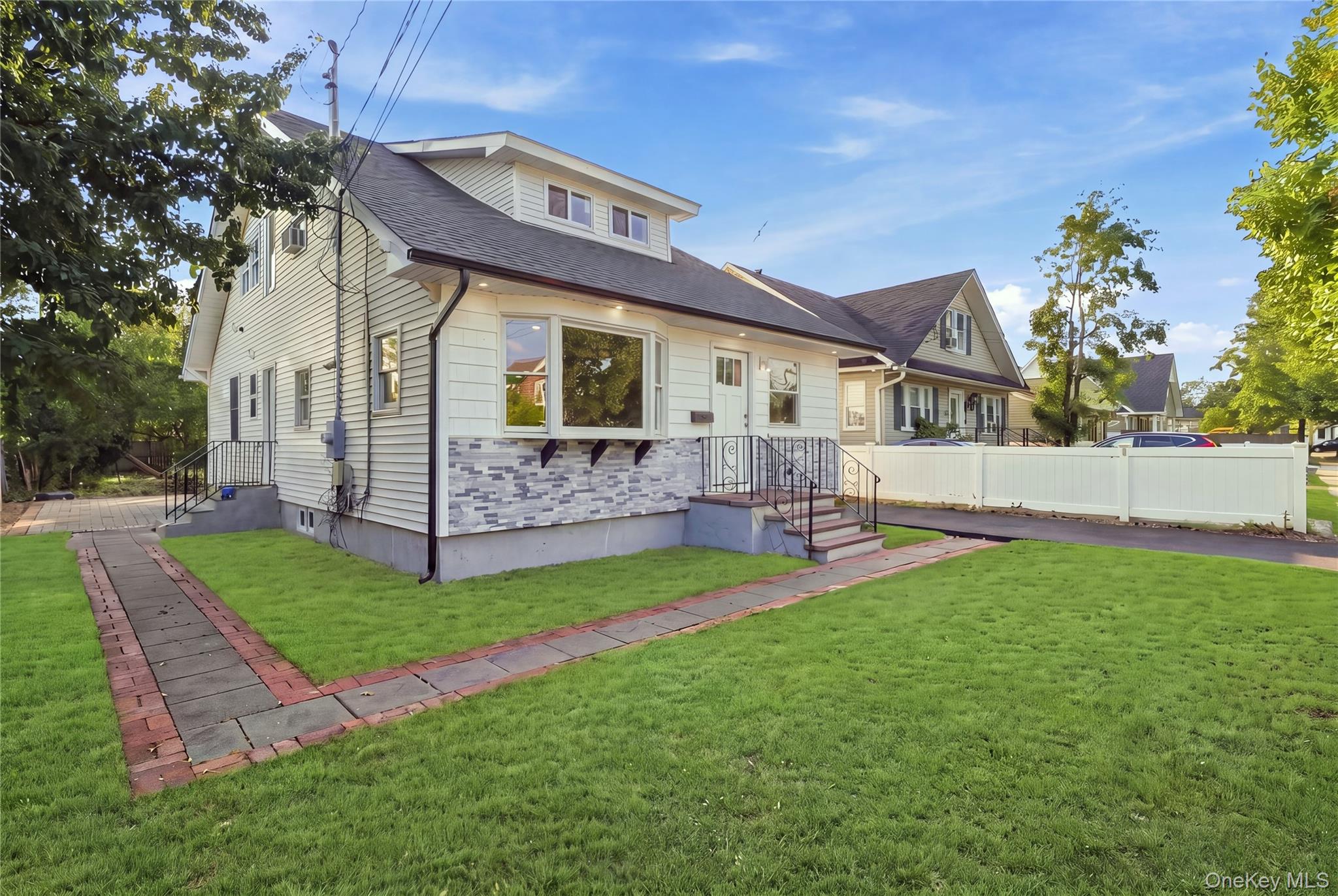 16 West Drive – For Sale photo 2