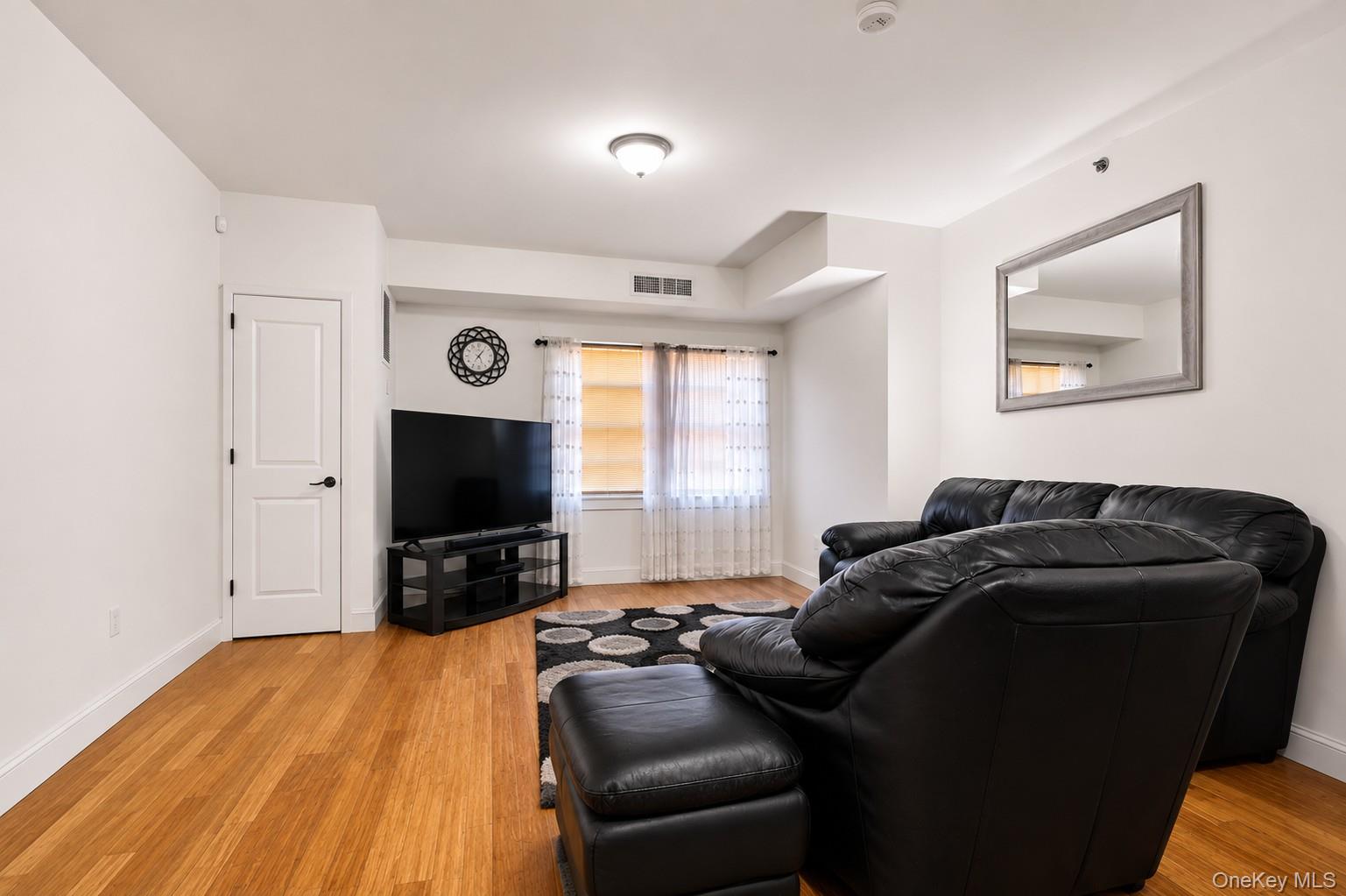 14 E Sanford Boulevard – For Sale photo 7